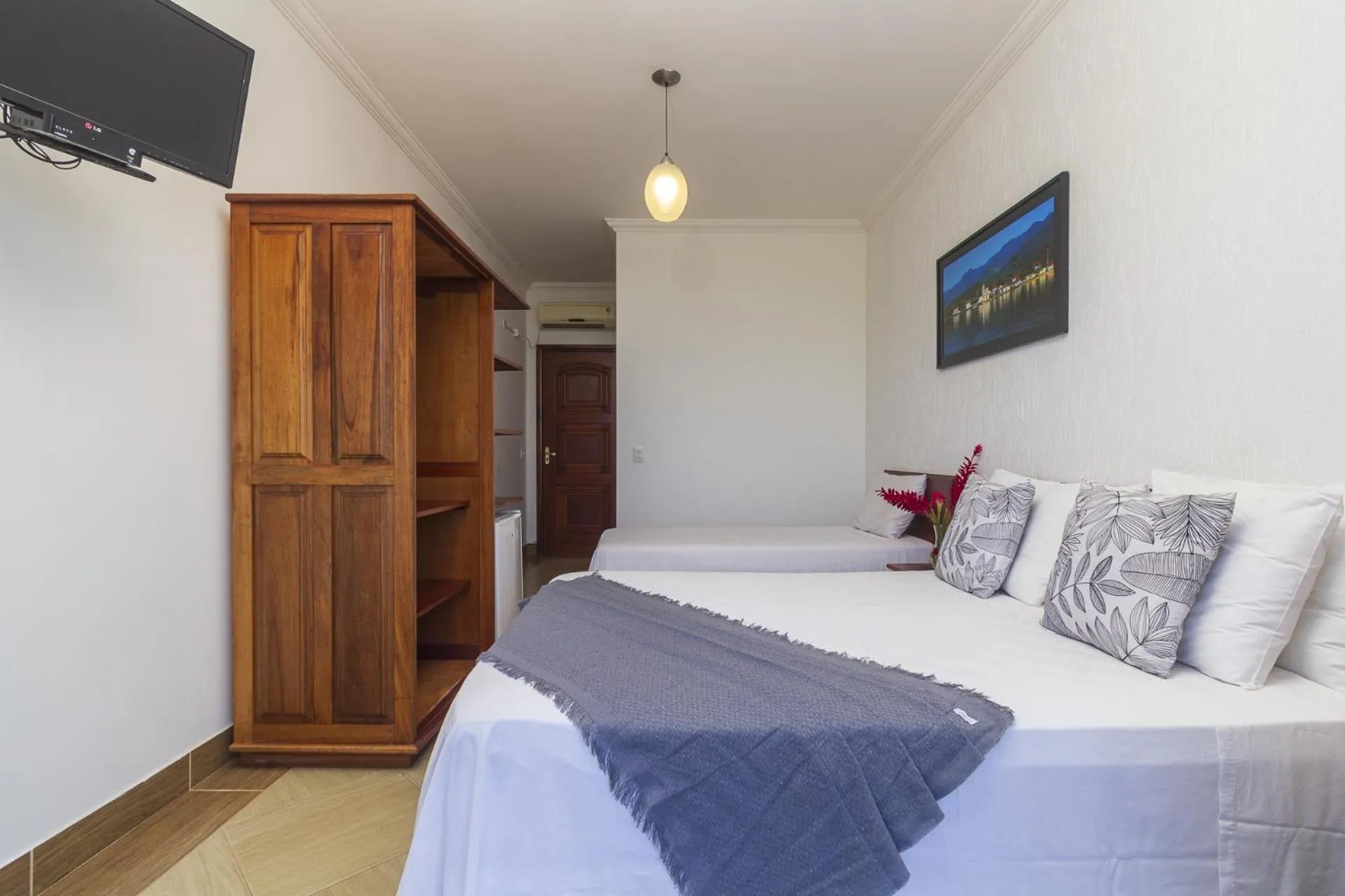 Photo of the whole room, Bed in Pousada Recanto de Paraty