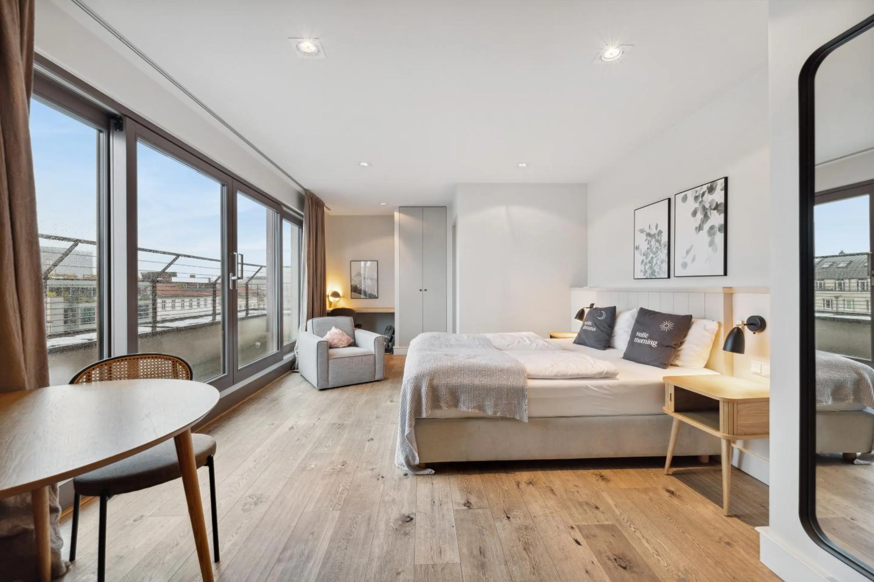 Balcony/Terrace, Bed in Limehome Berlin Prenzlauer Allee - Digital Access