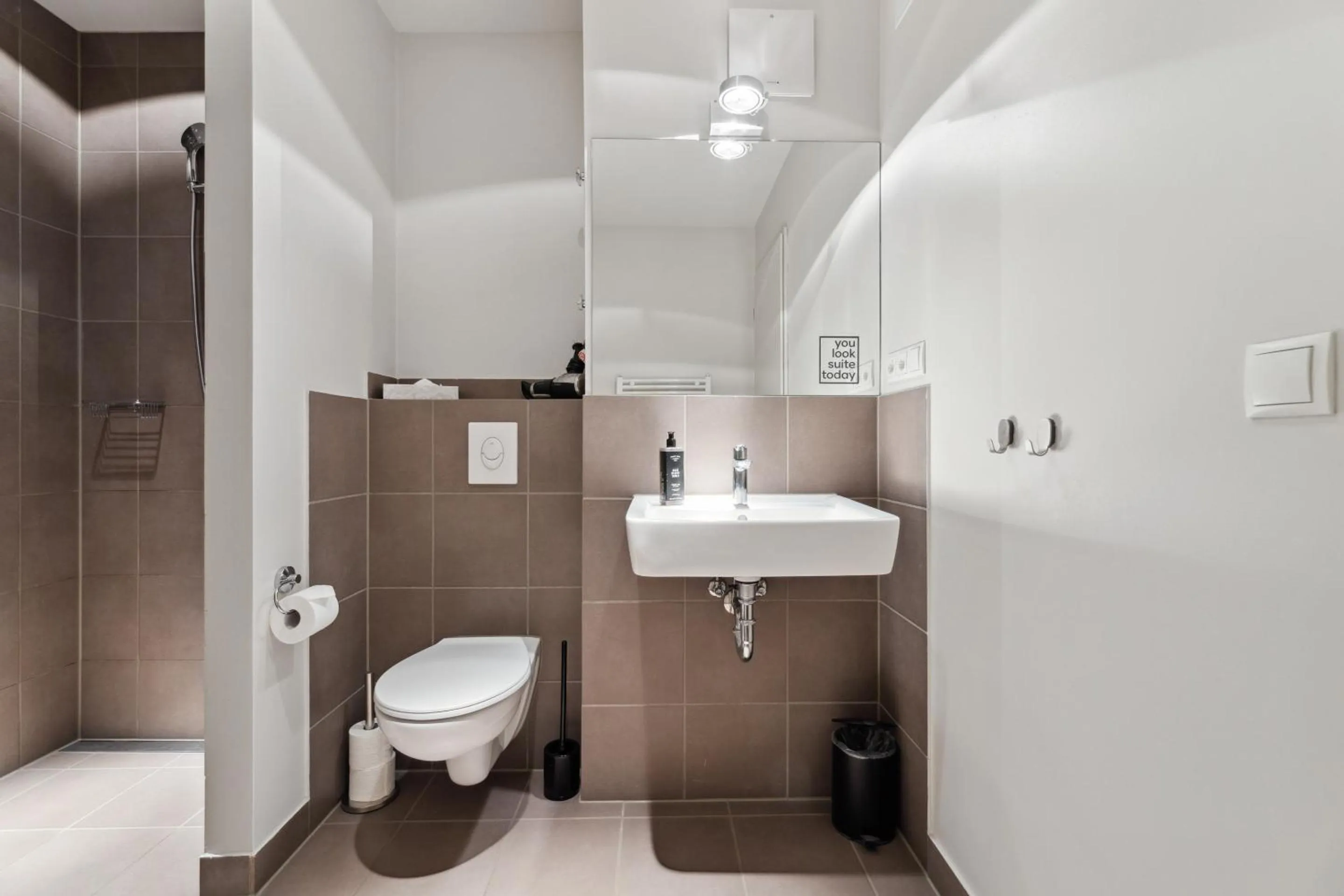 Shower in Limehome Berlin Prenzlauer Allee - Digital Access