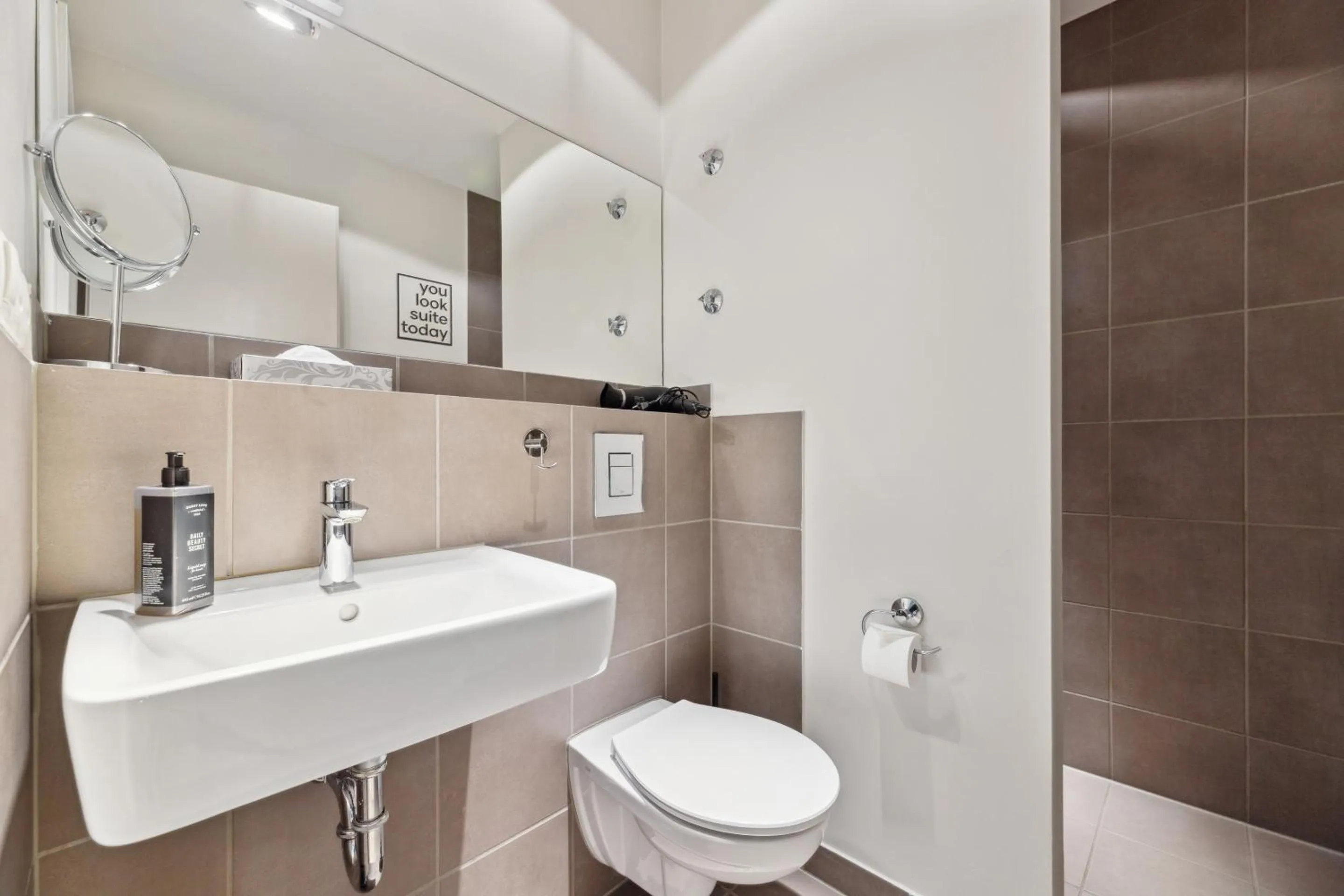 Shower in Limehome Berlin Prenzlauer Allee - Digital Access