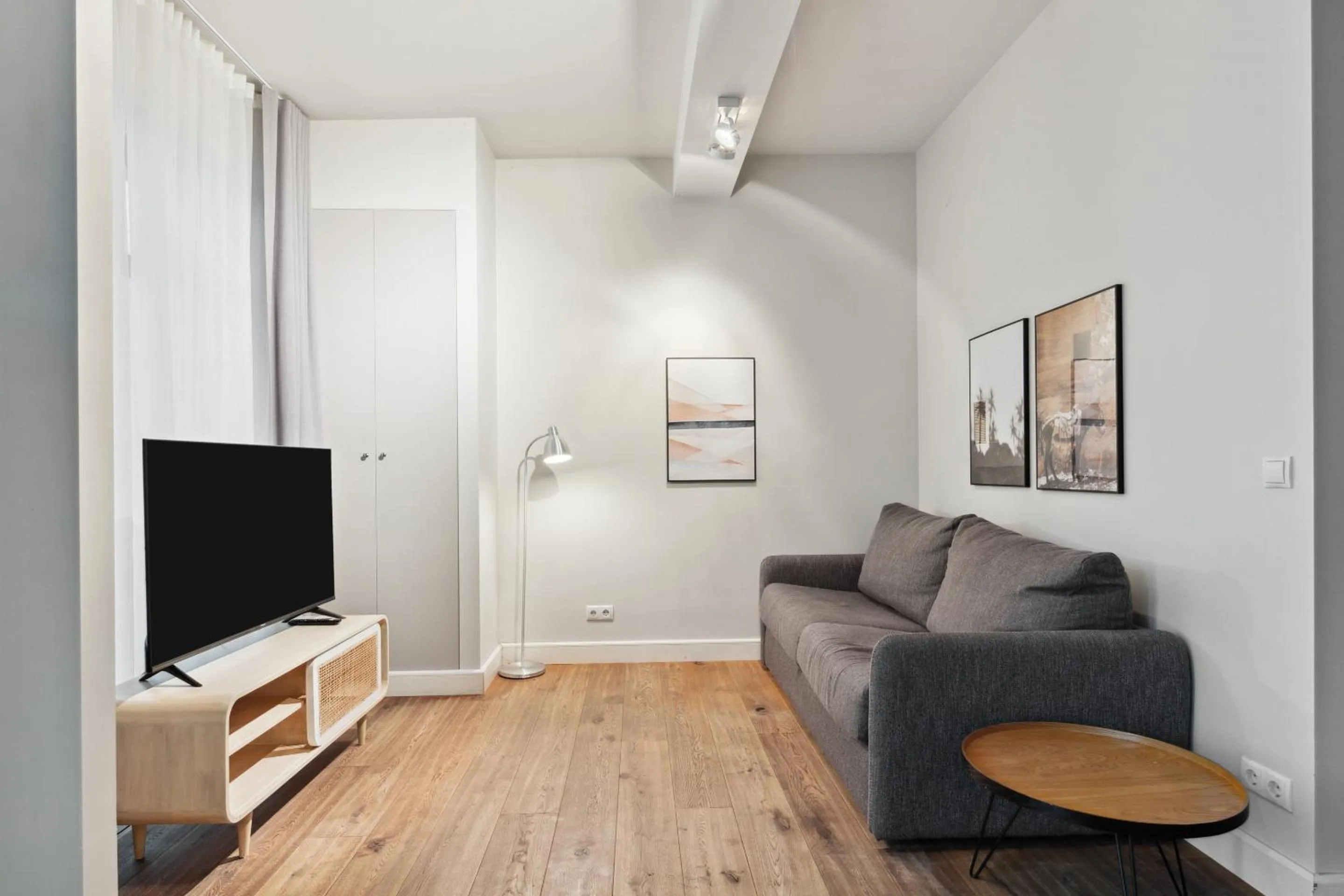 TV and multimedia in Limehome Berlin Prenzlauer Allee - Digital Access