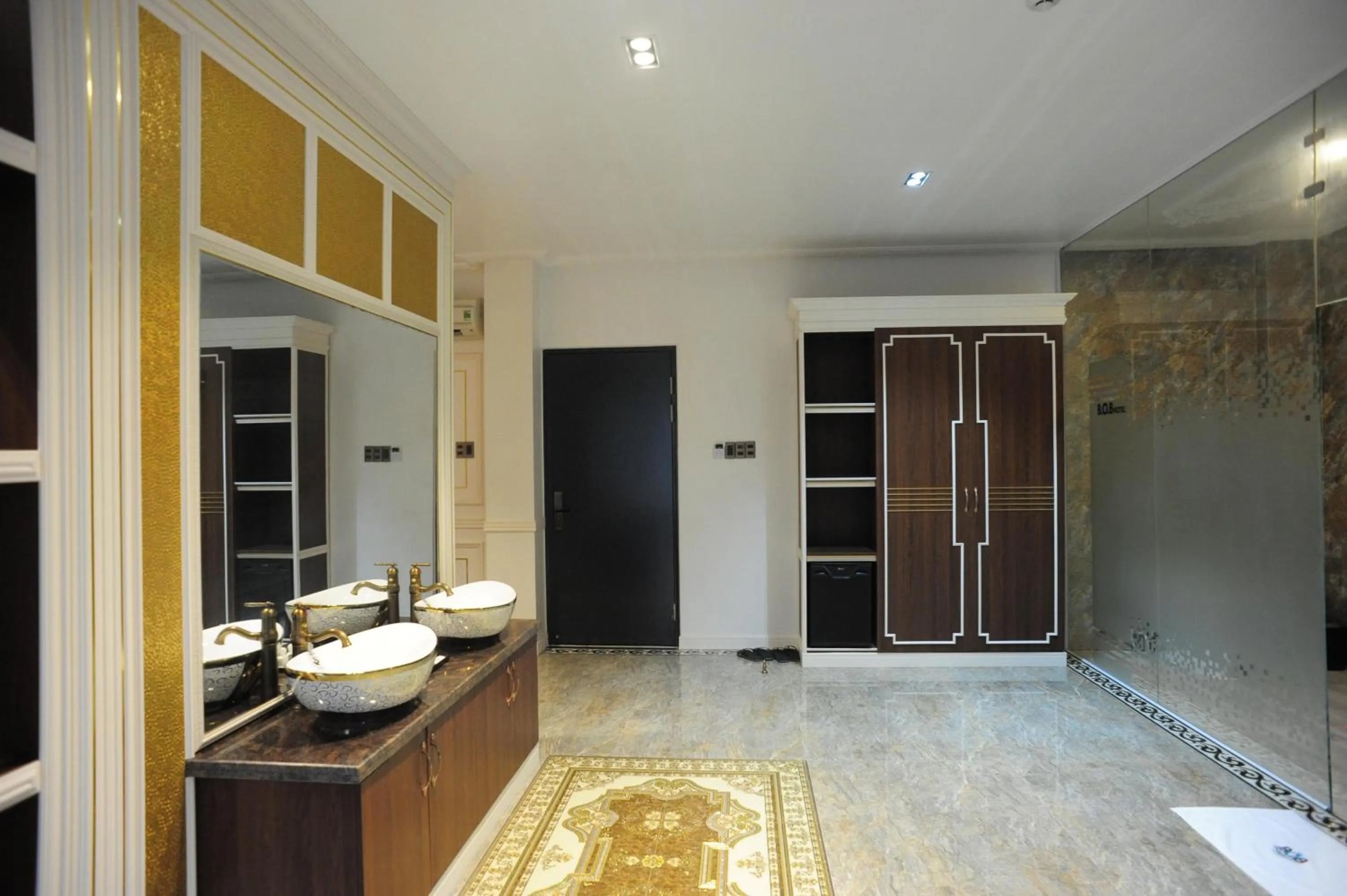 Shower in B.O.B Hotel