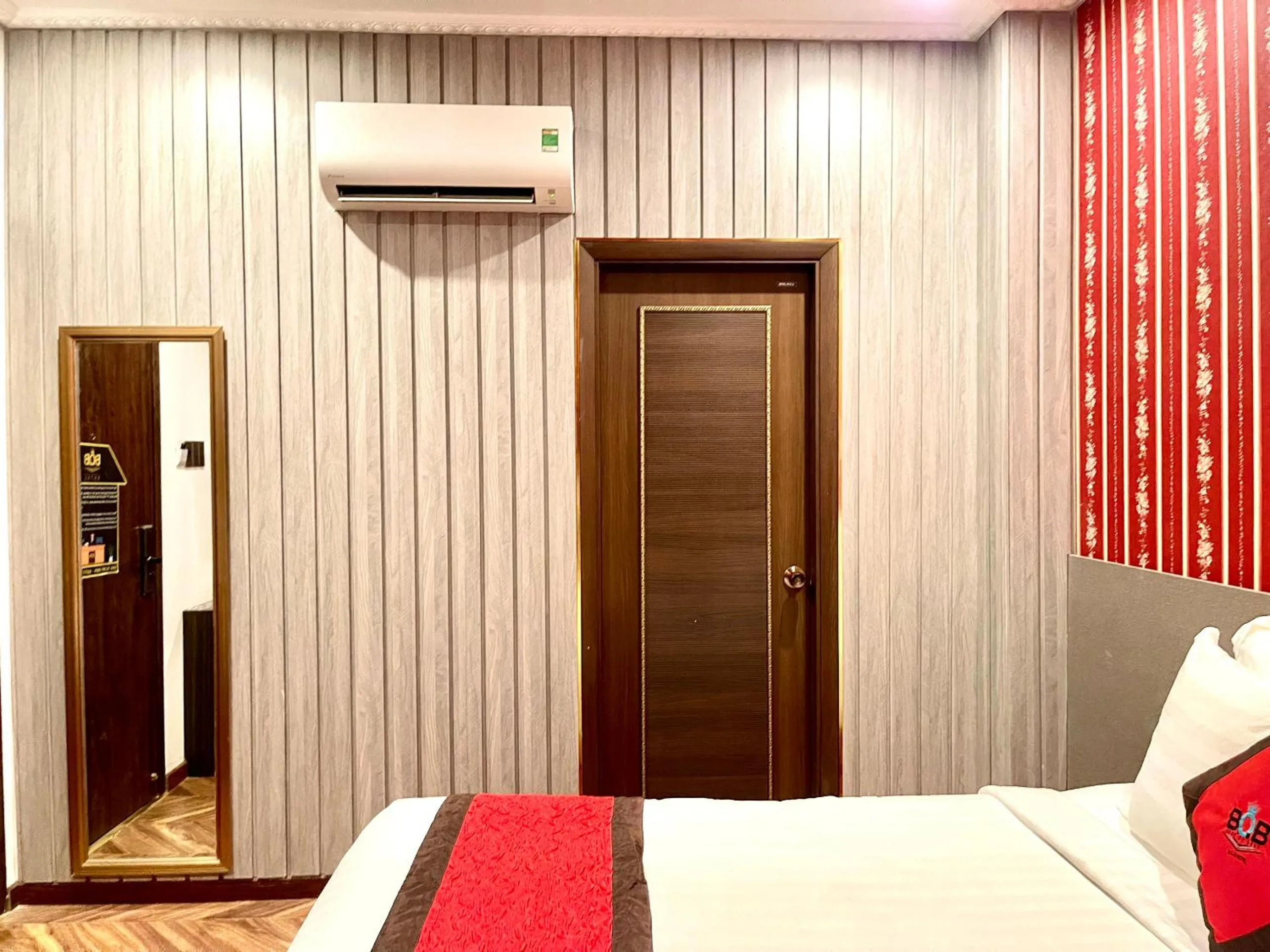 Photo of the whole room, Bed in B.O.B Hotel