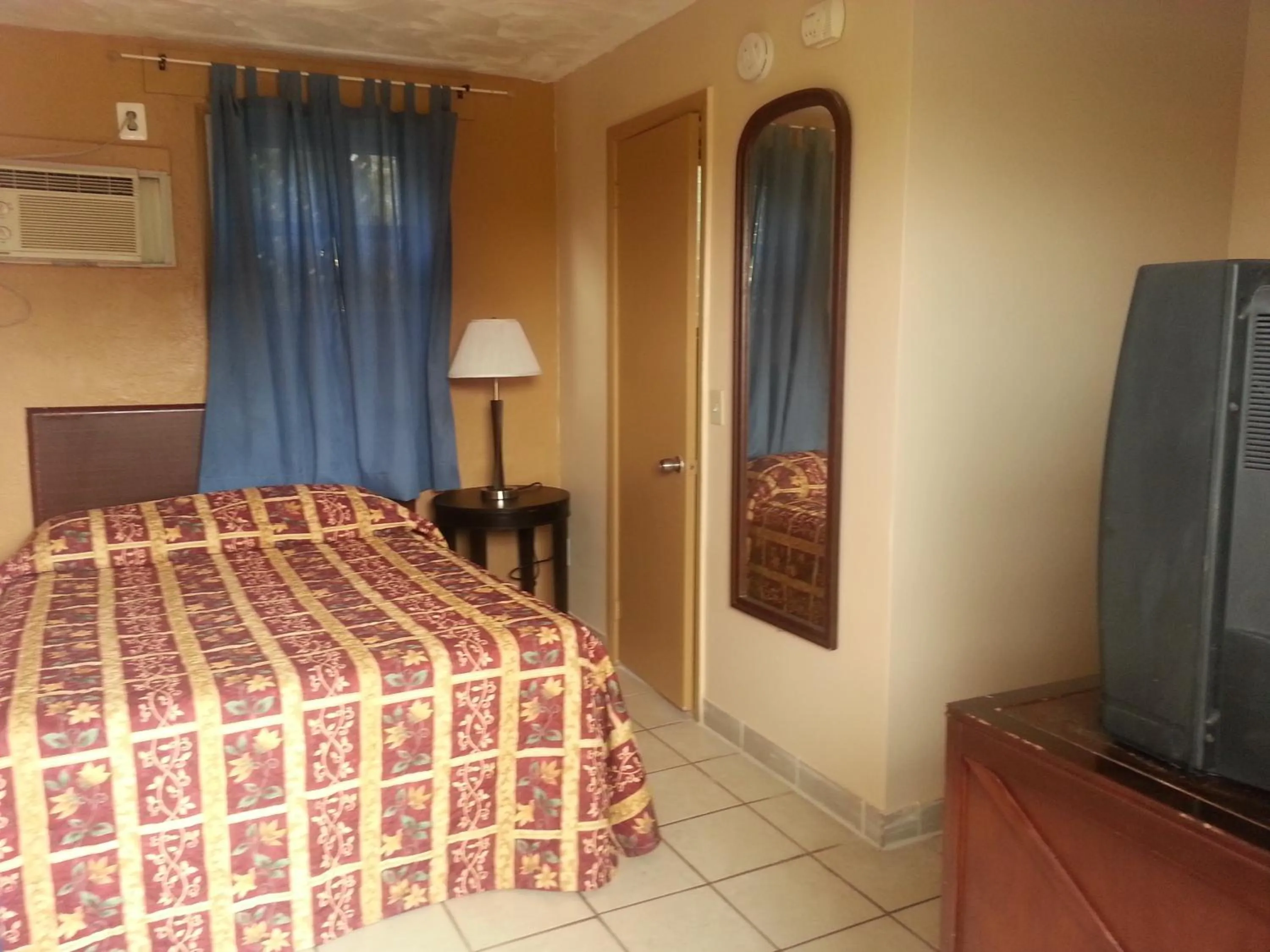 Photo of the whole room in Atlantic Inn