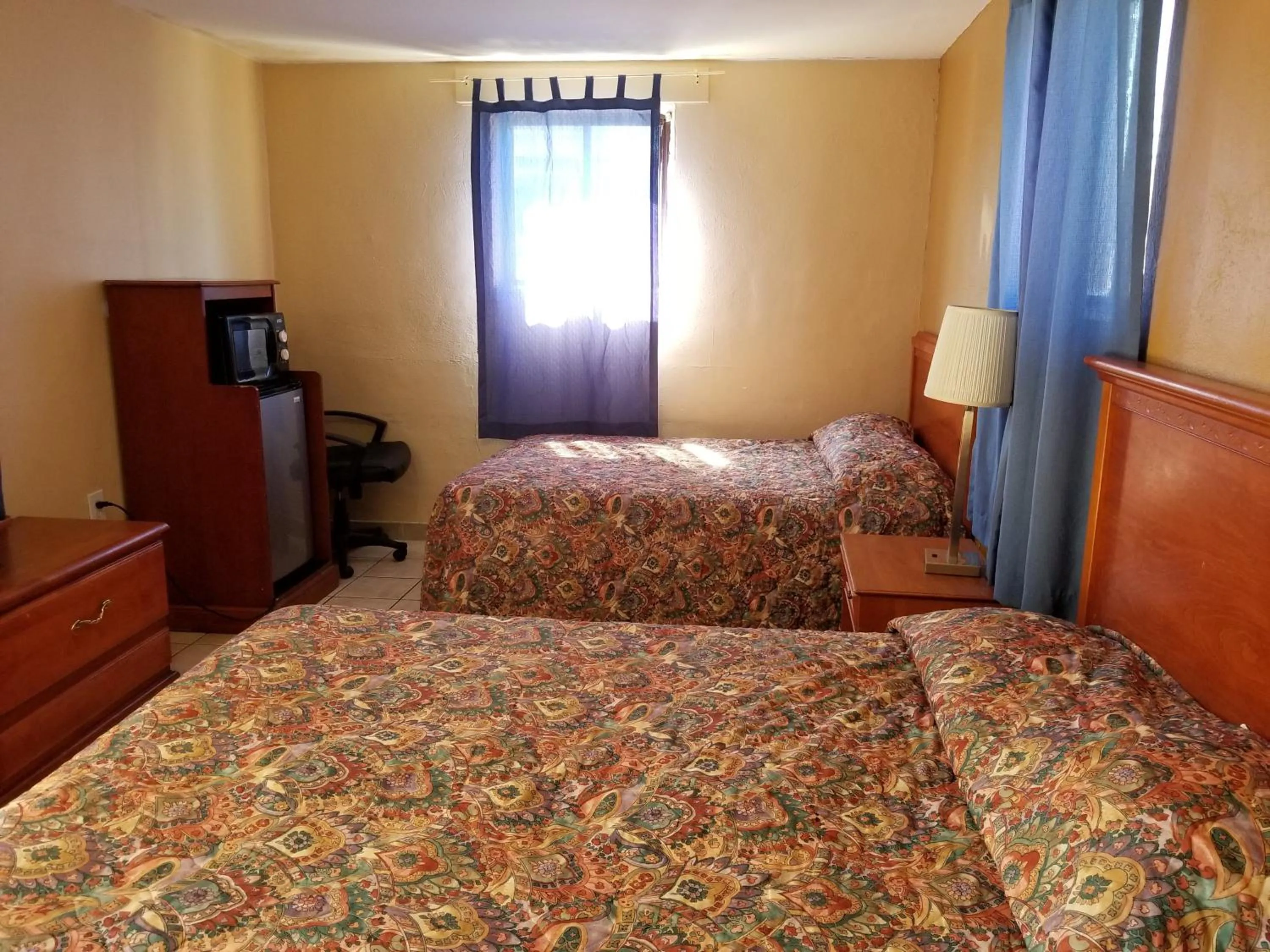Bedroom in Atlantic Inn