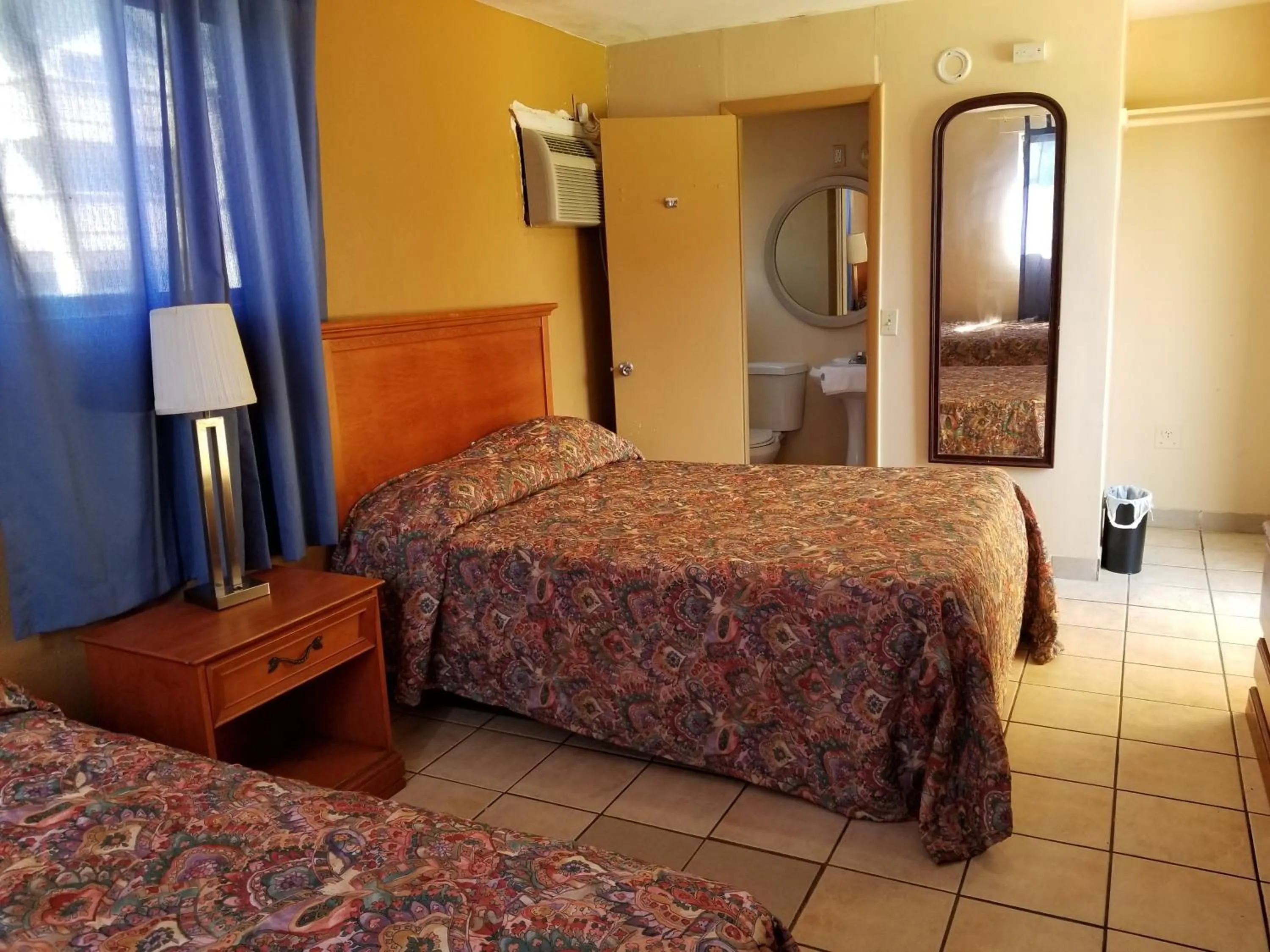 Bedroom in Atlantic Inn