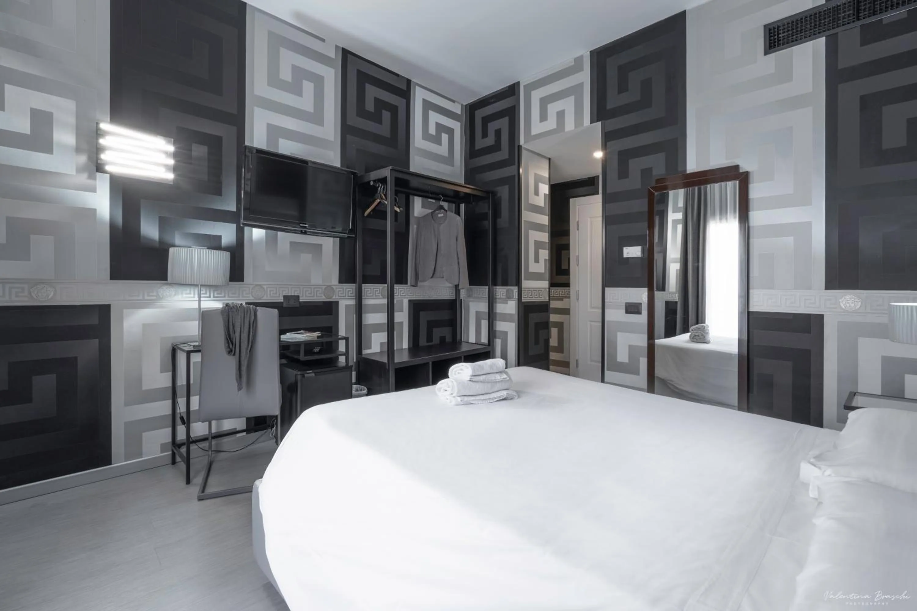 Photo of the whole room, Bed in Hotel Deco