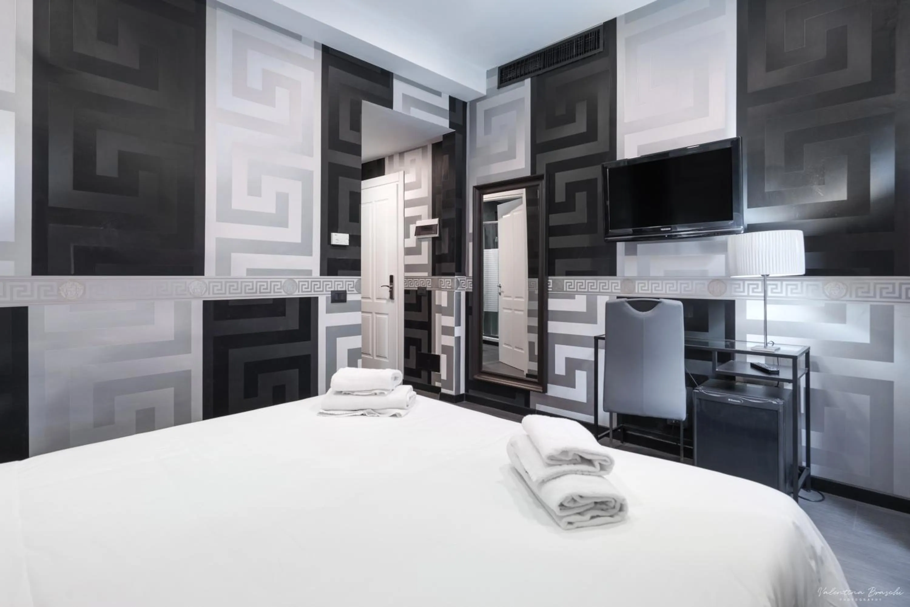 Photo of the whole room, Bed in Hotel Deco