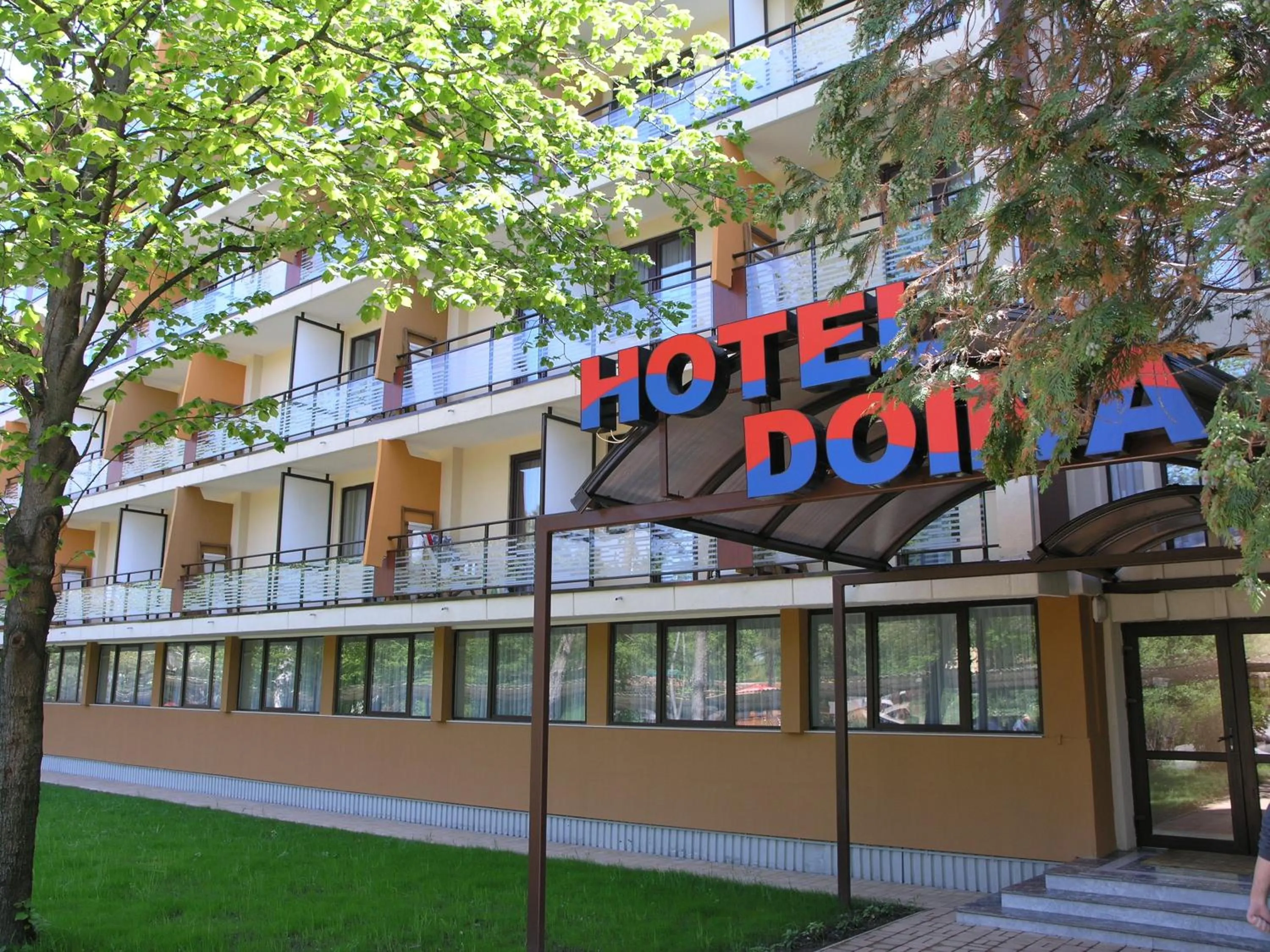 Facade/entrance in Hotel Doina
