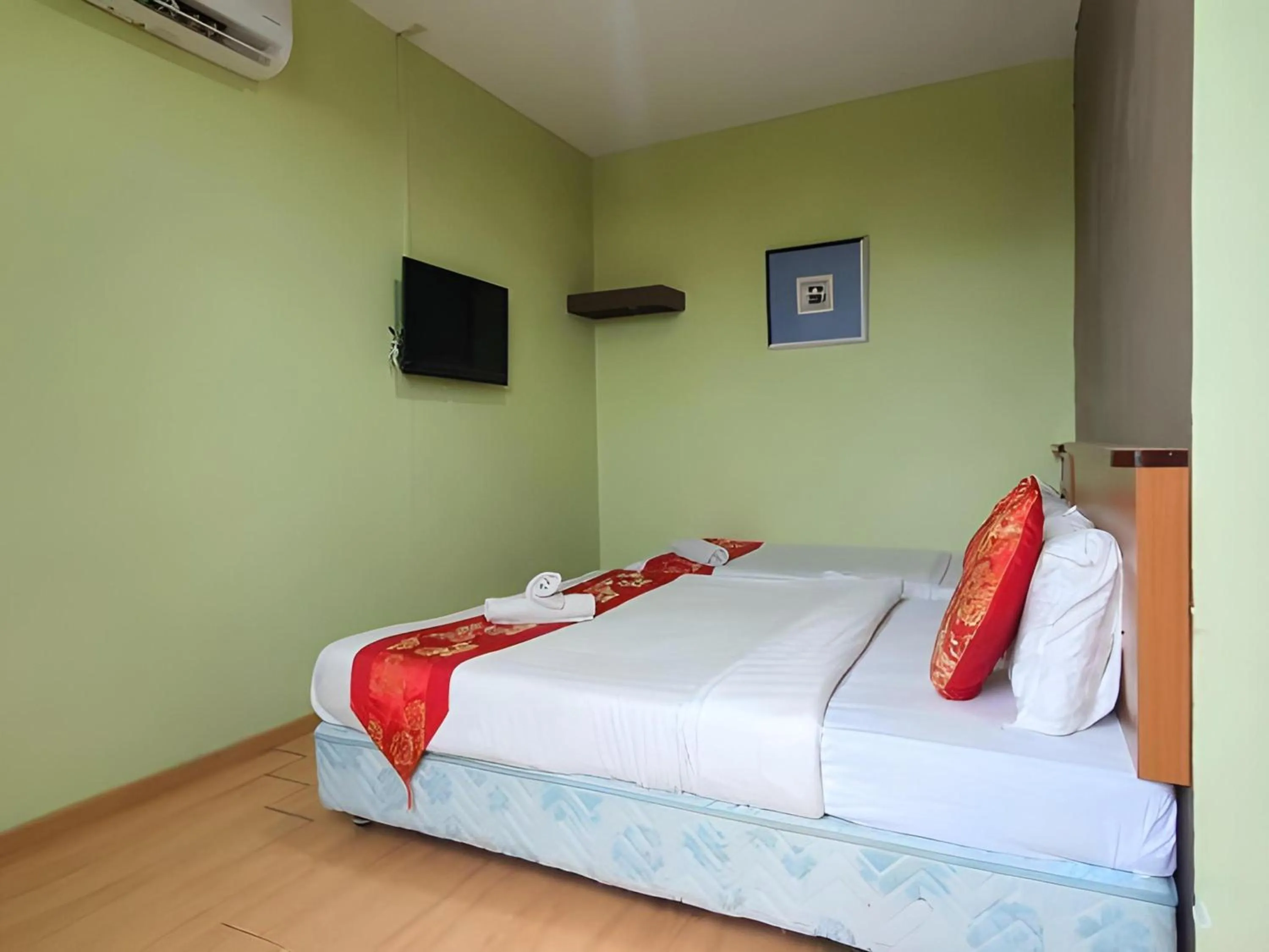 Photo of the whole room, Bed in Hotel O Melody 88 Inn