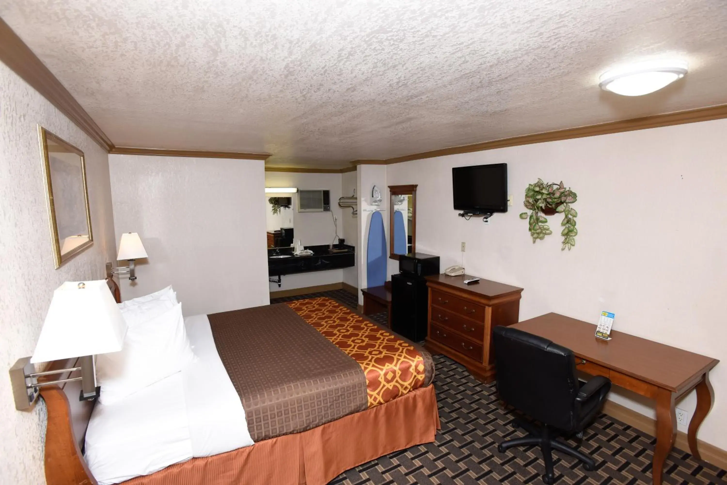 Bed in Best Budget Inn Anaheim