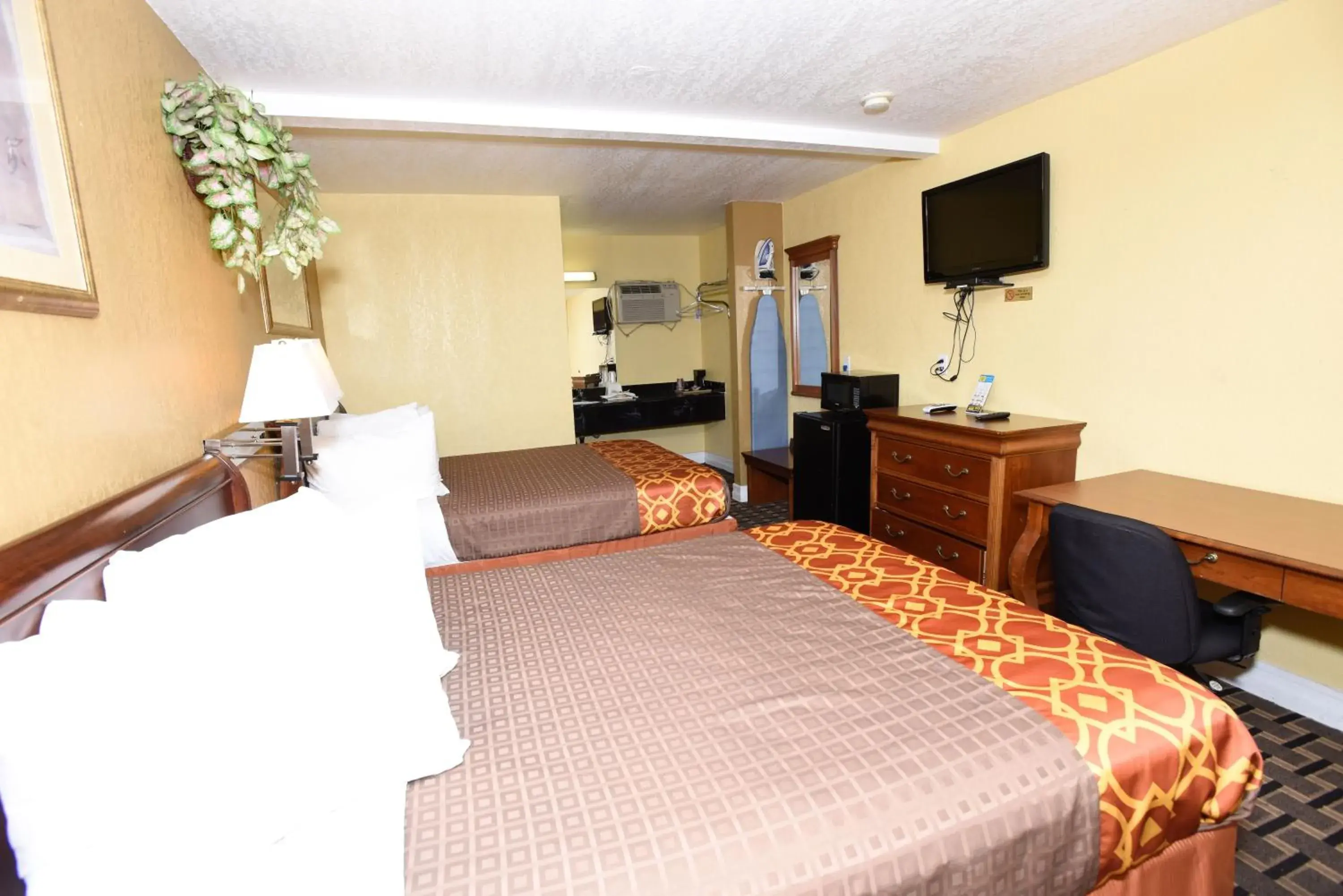 Bed in Best Budget Inn Anaheim