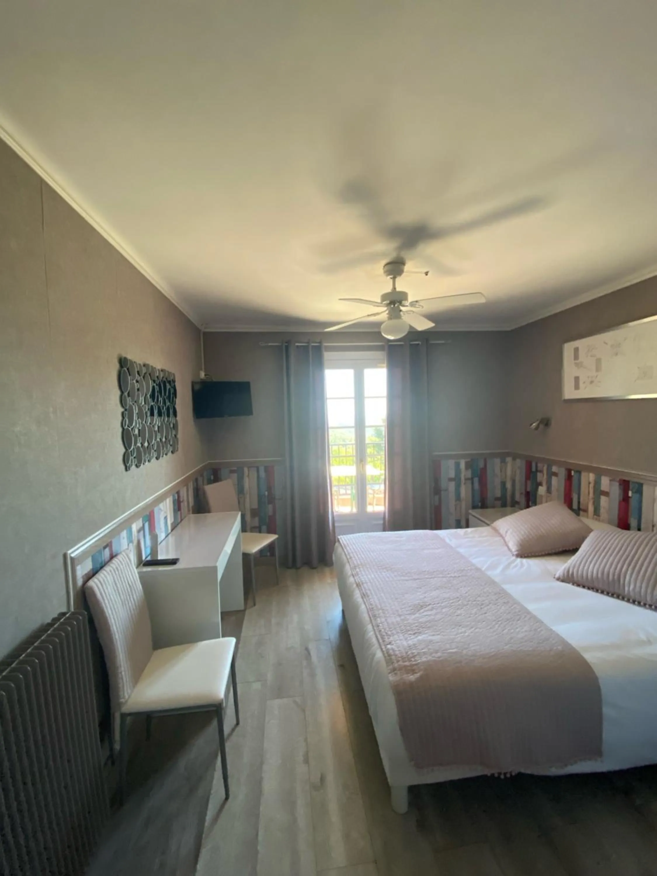 Property building, Bed in Les Belles Terrasses