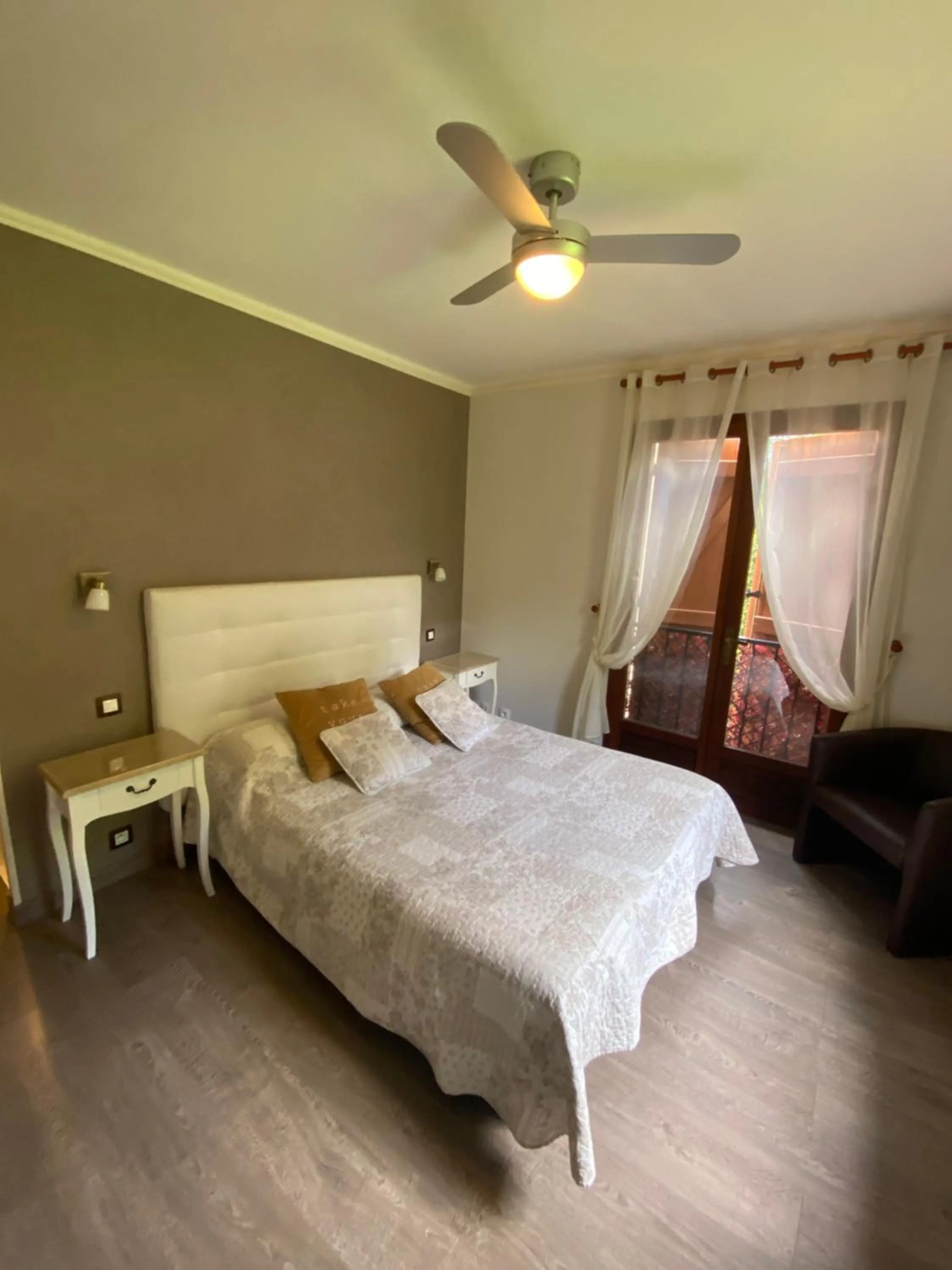 Photo of the whole room, Bed in Les Belles Terrasses