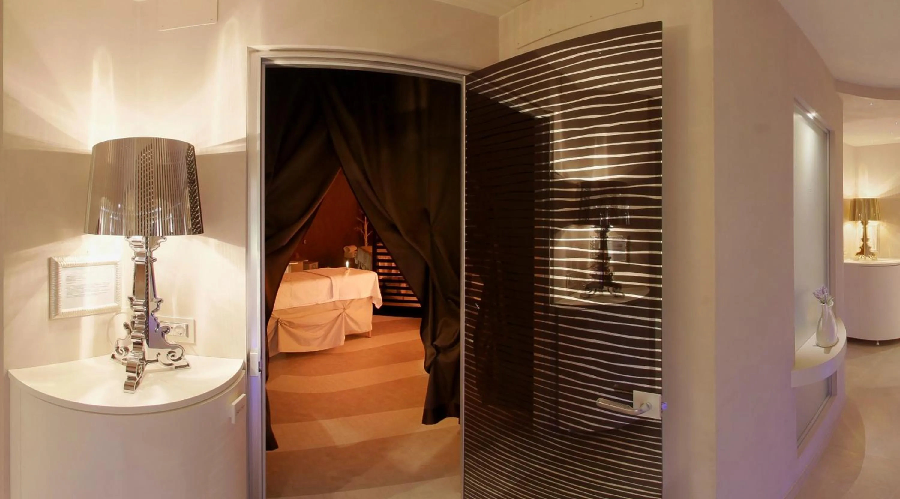 Massage, Bed in Suite & Spa Mirabel