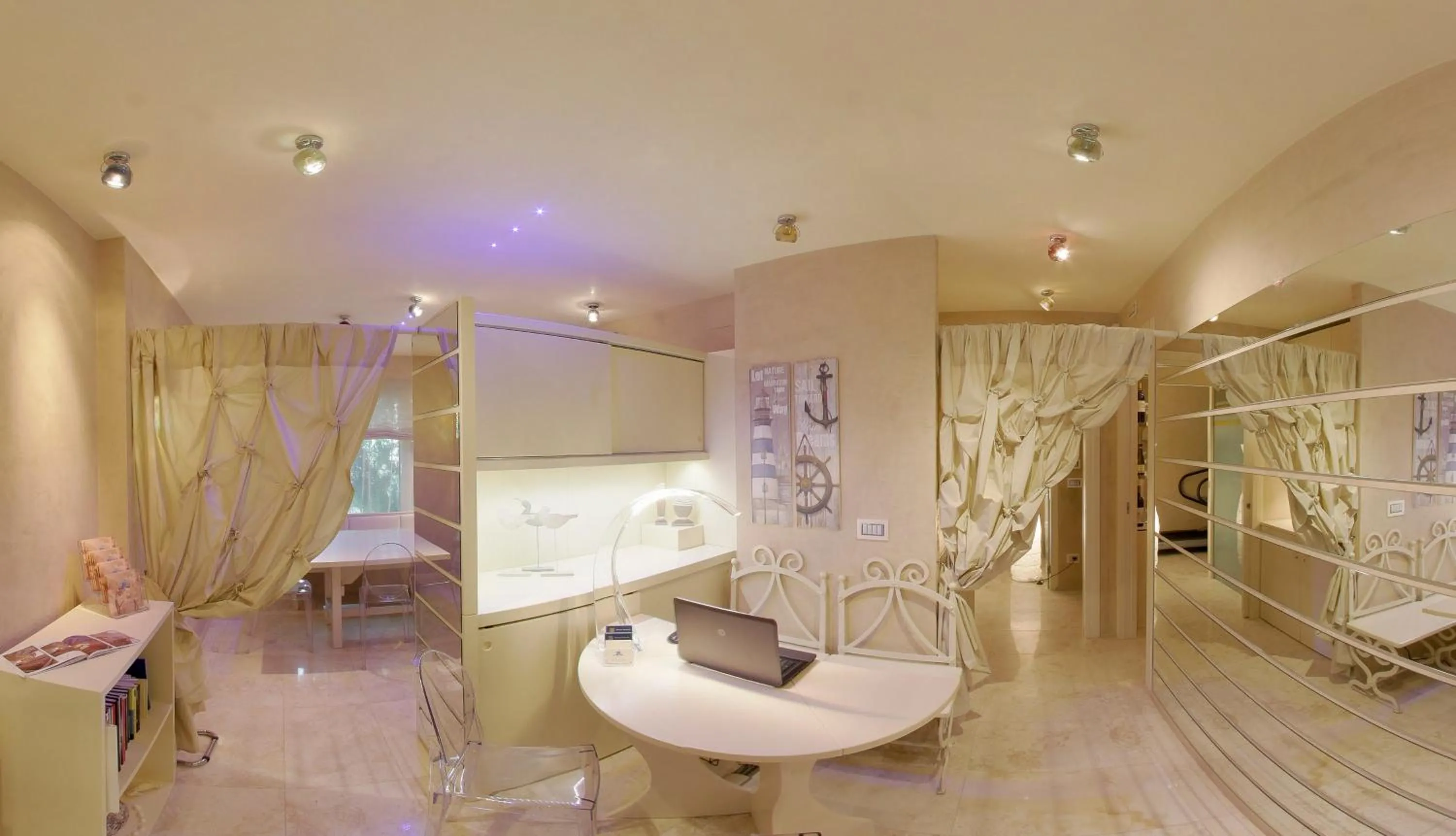 Lobby or reception in Suite & Spa Mirabel