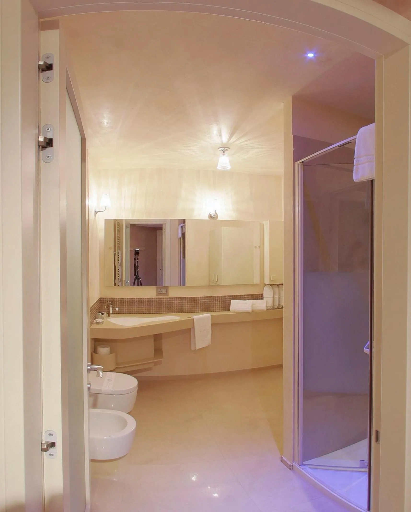 Bathroom in Suite & Spa Mirabel