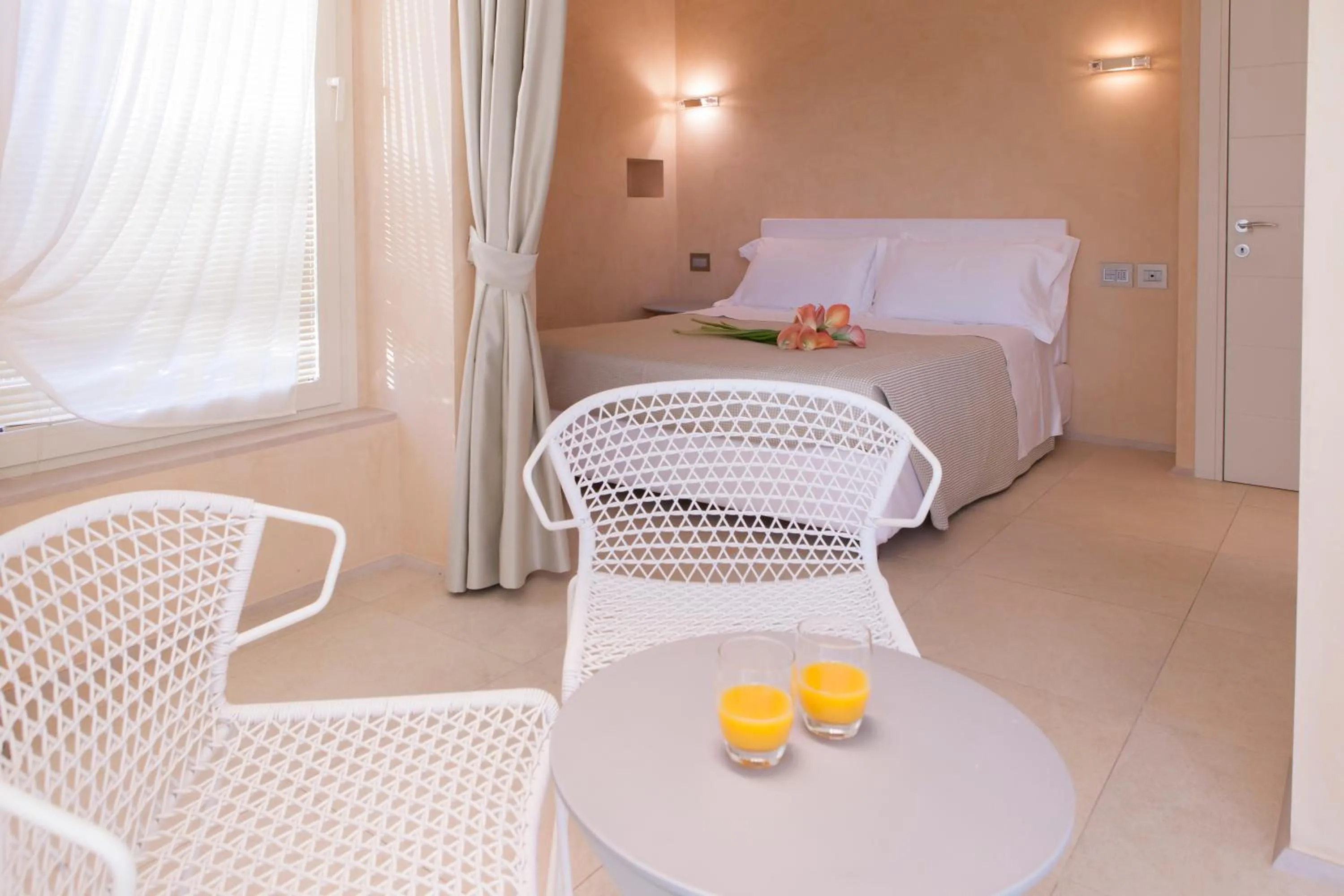 Photo of the whole room, Bed in Suite & Spa Mirabel