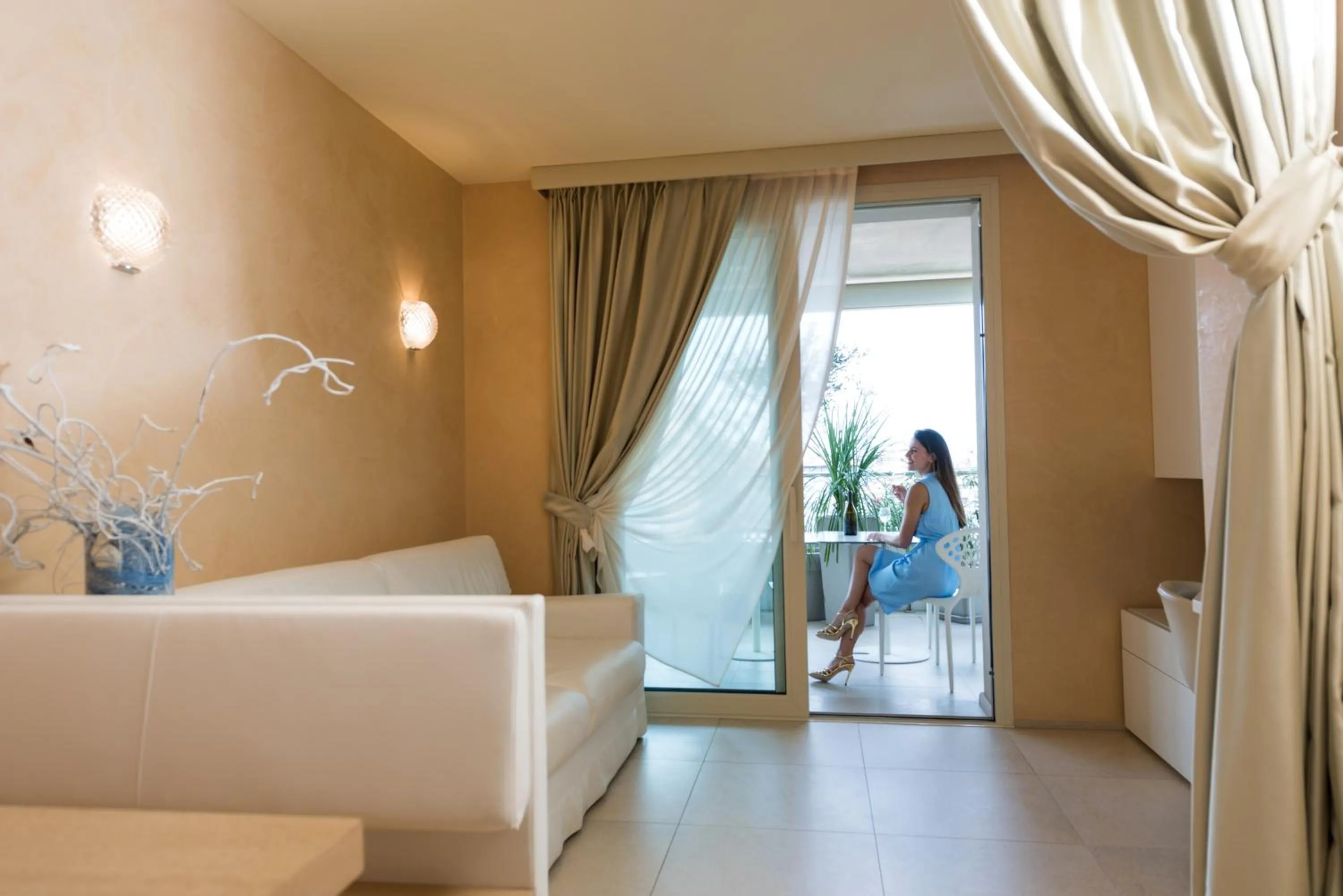 Balcony/Terrace, Bed in Suite & Spa Mirabel