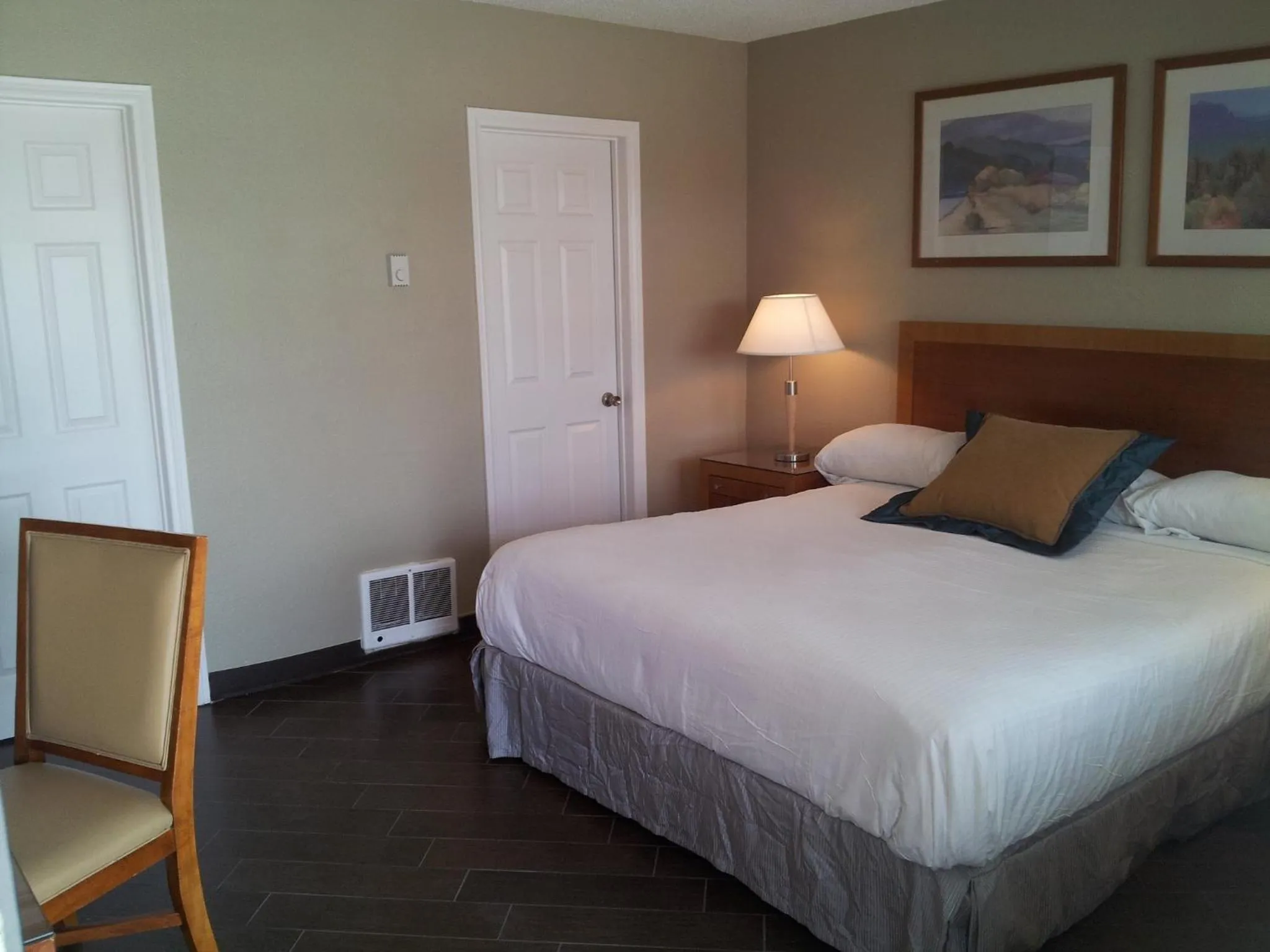 Bed in Oasis Boutique Motel