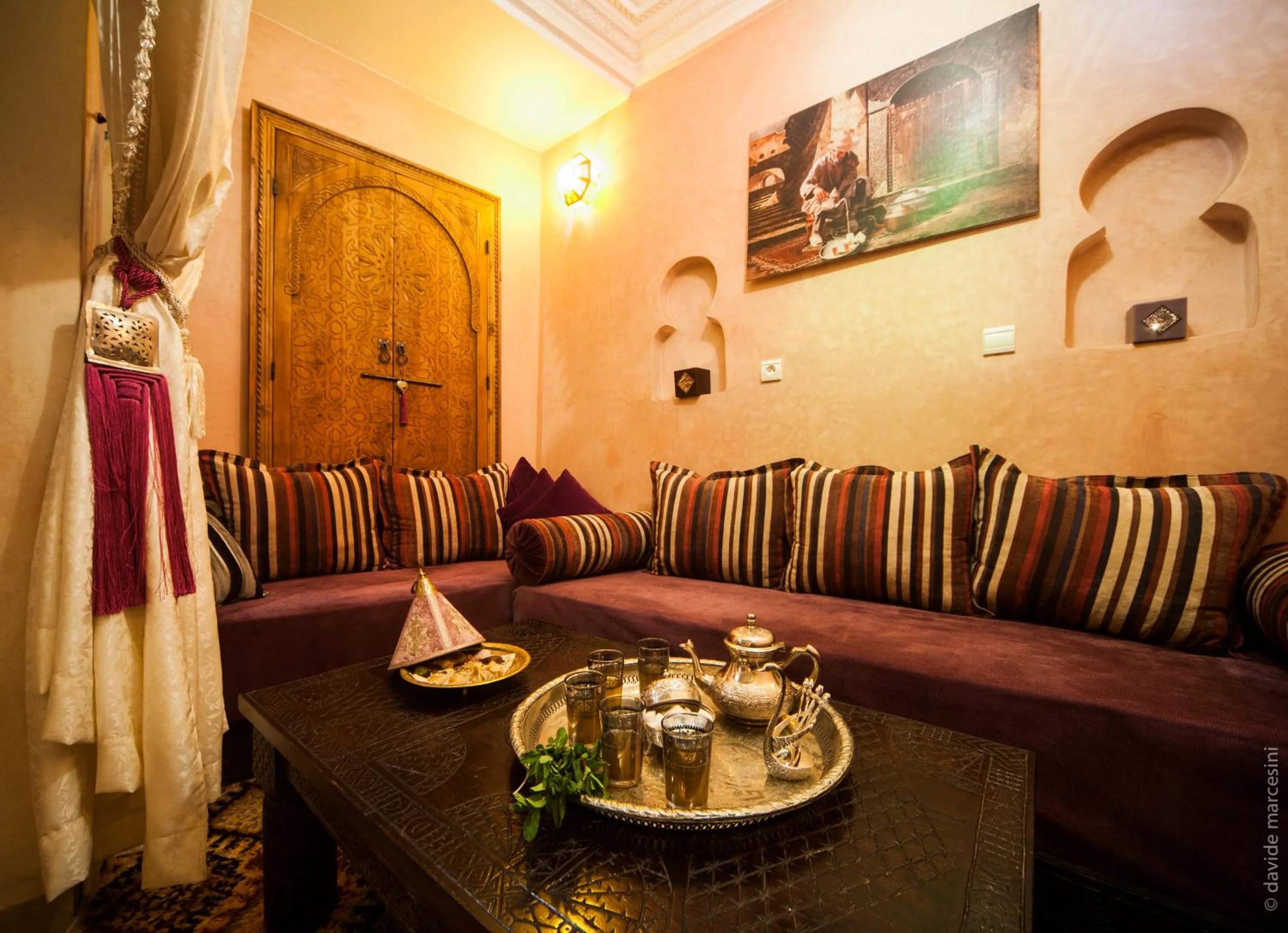 Communal lounge/ TV room in Riad Bab Tilila
