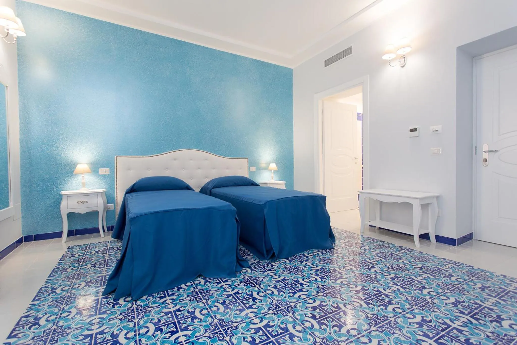 Photo of the whole room, Bed in Odysseus Hotel