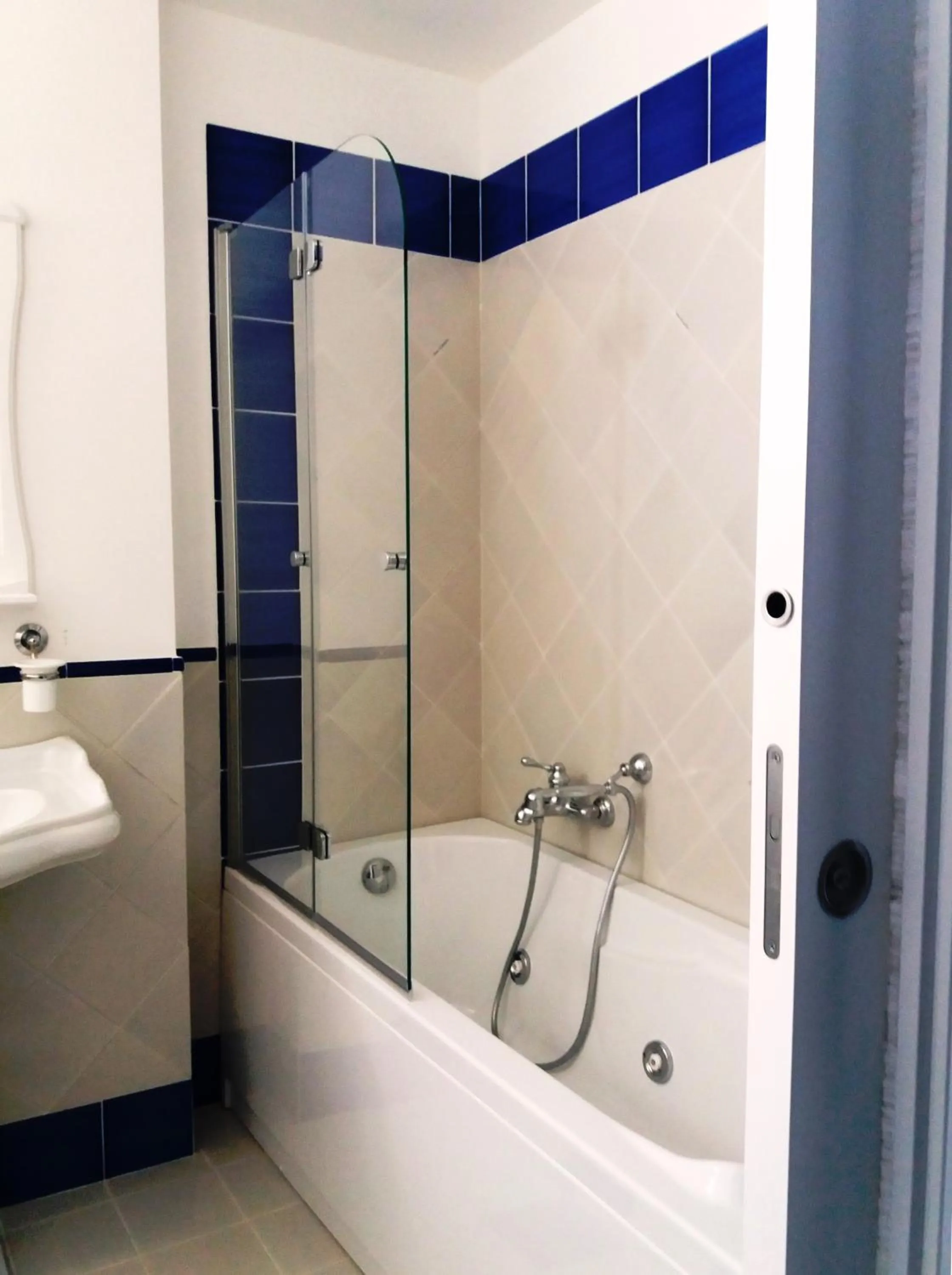 Hot Tub in Odysseus Hotel