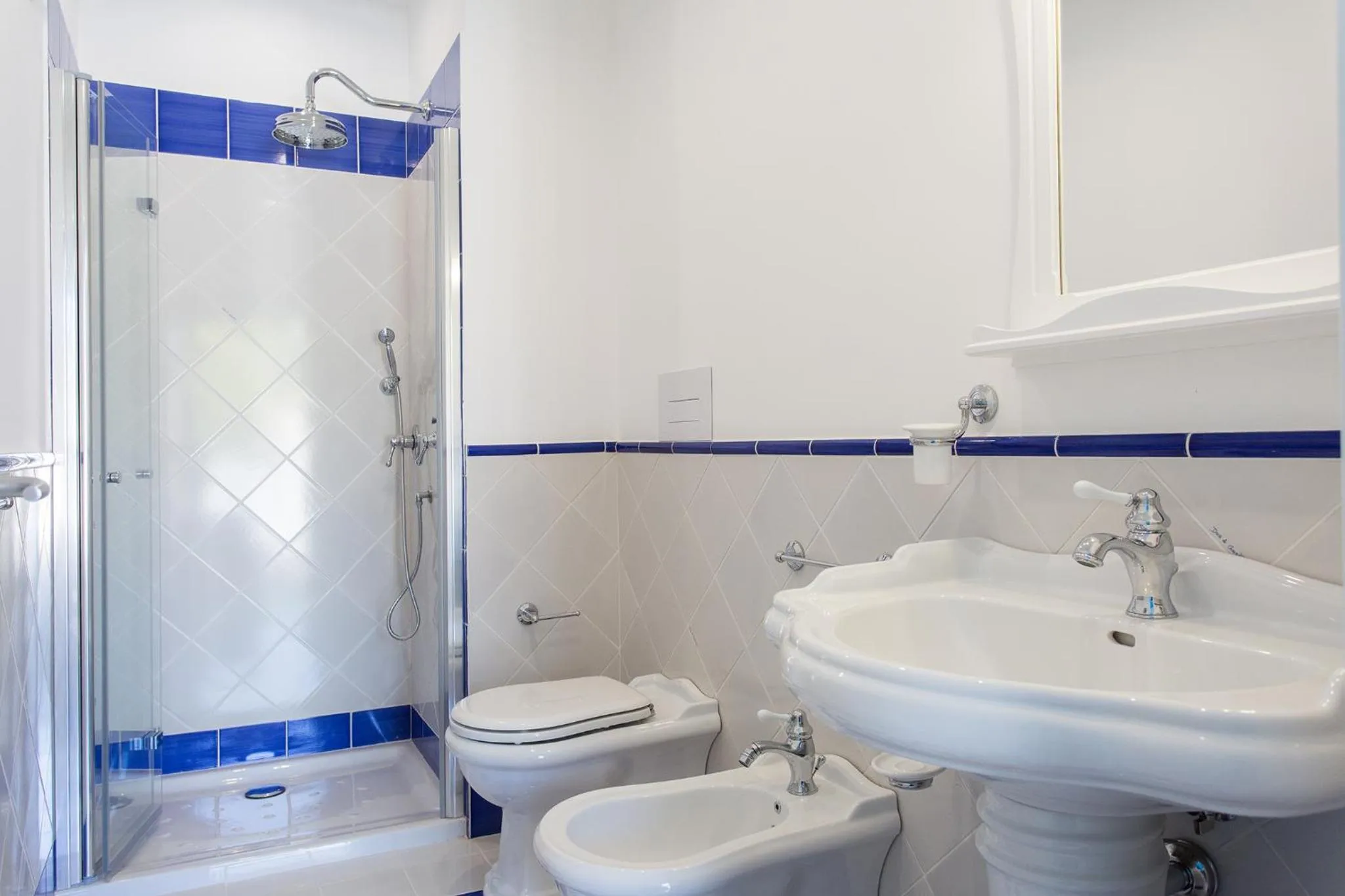 Shower in Odysseus Hotel