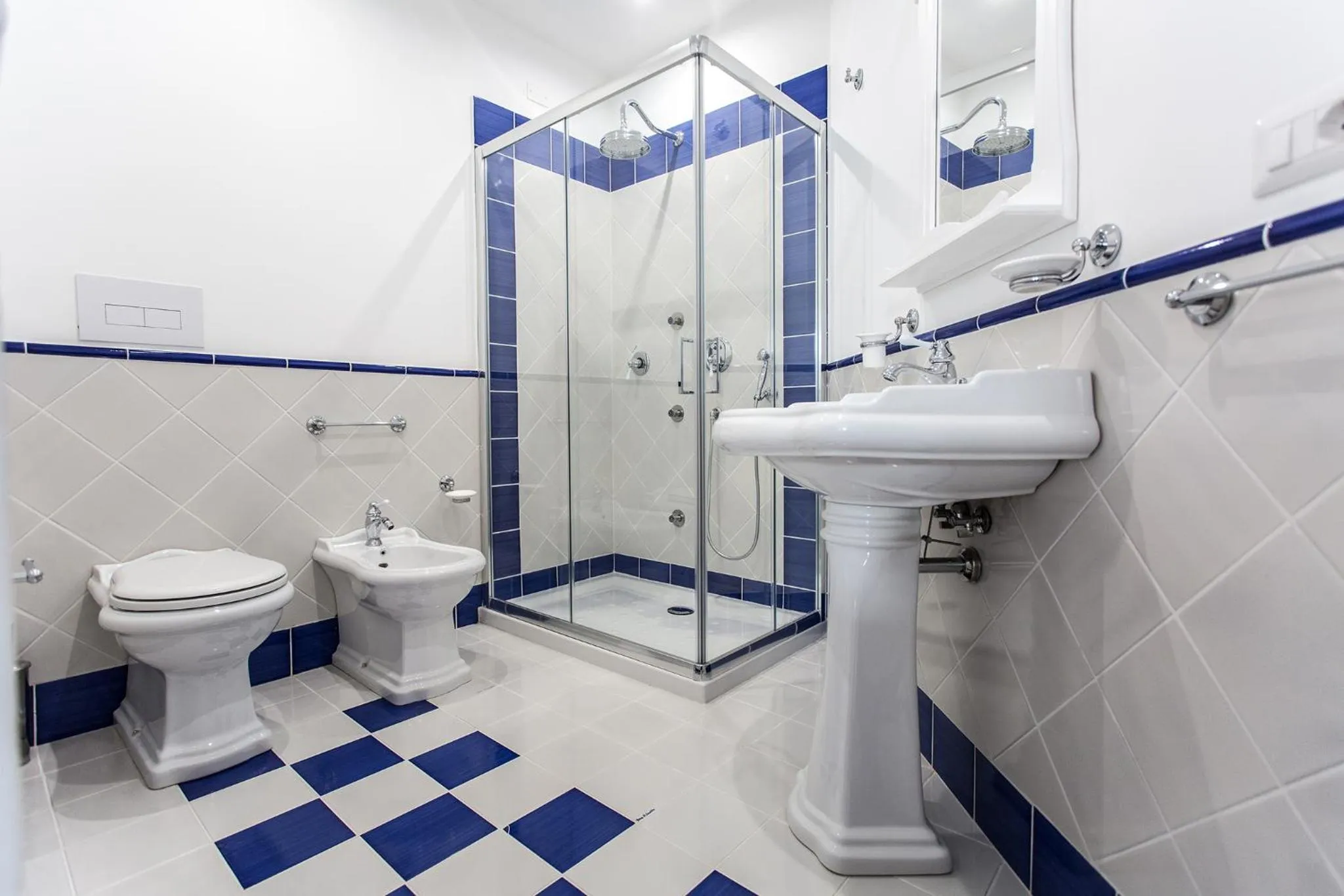 Shower in Odysseus Hotel