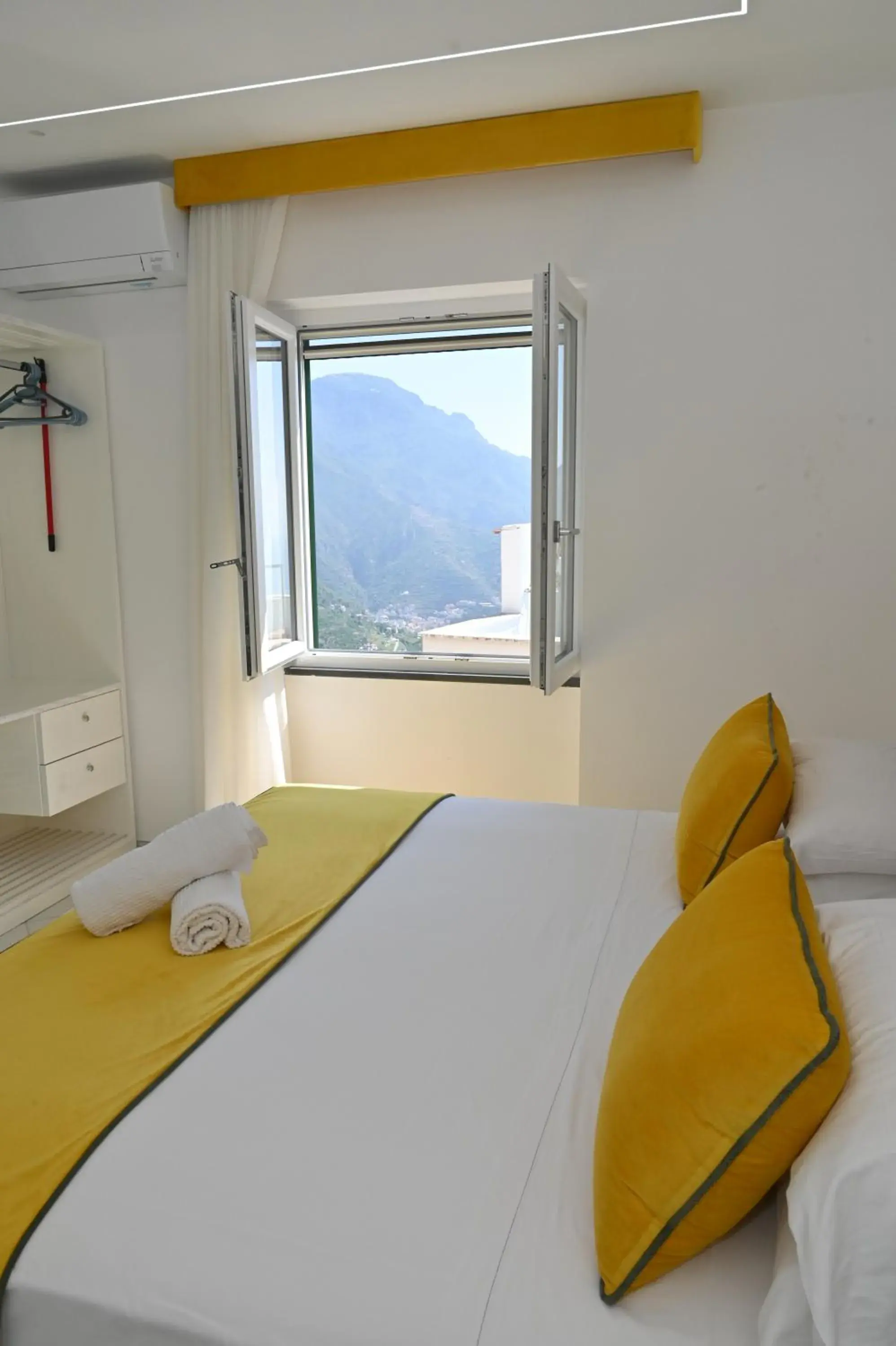 Deluxe Double Room with Side Sea View in Gala Residence Villa Giovanna Deluxe Double Room with Side Sea View in Gala Residence Villa Giovanna