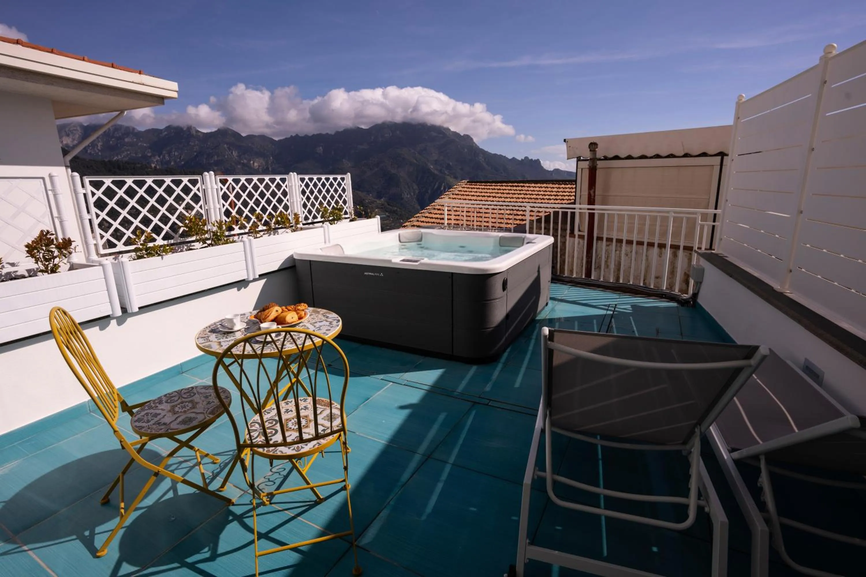 Hot Tub in Gala Residence Villa Giovanna