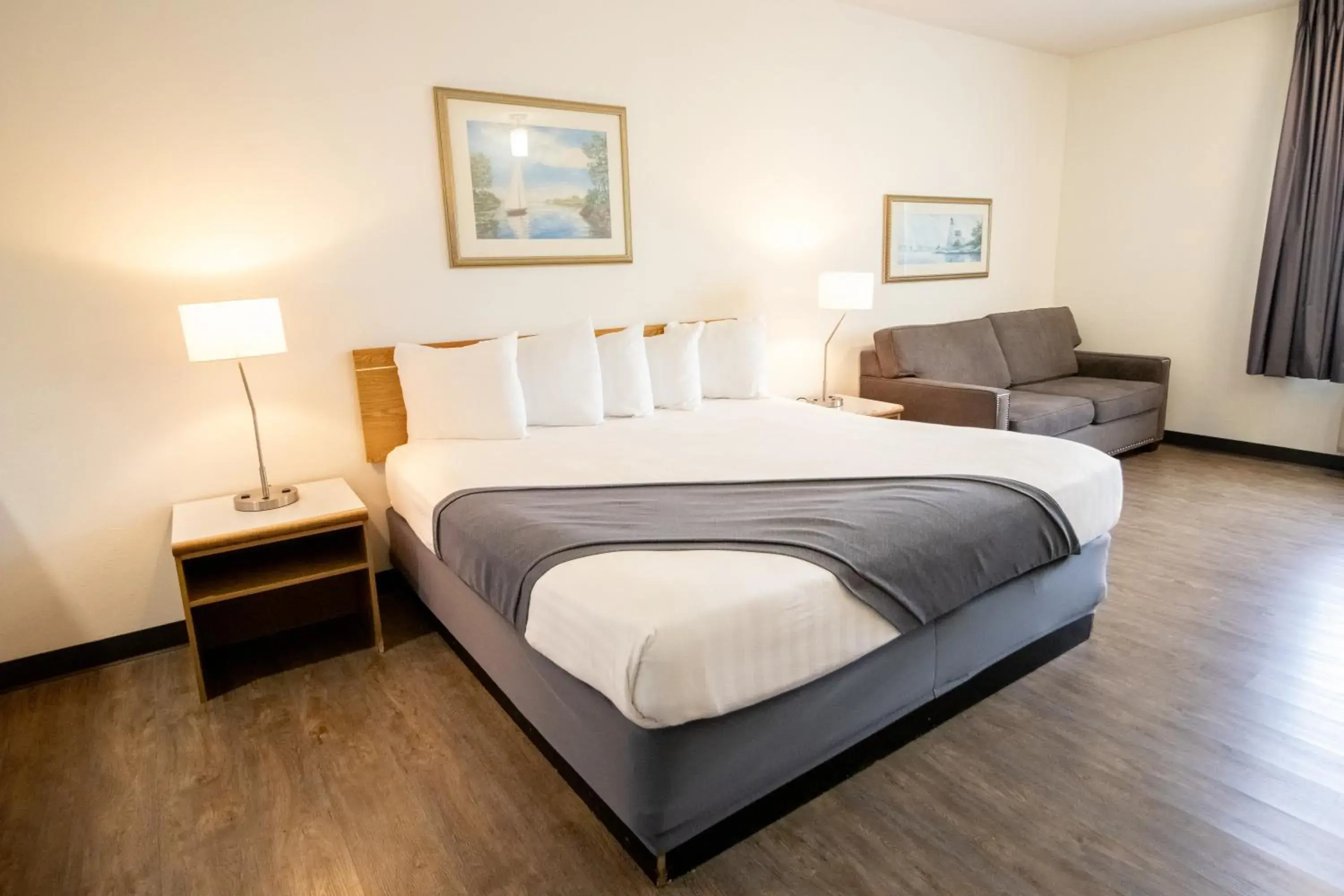 Bed in The Tillamook Inn Bed in The Tillamook Inn