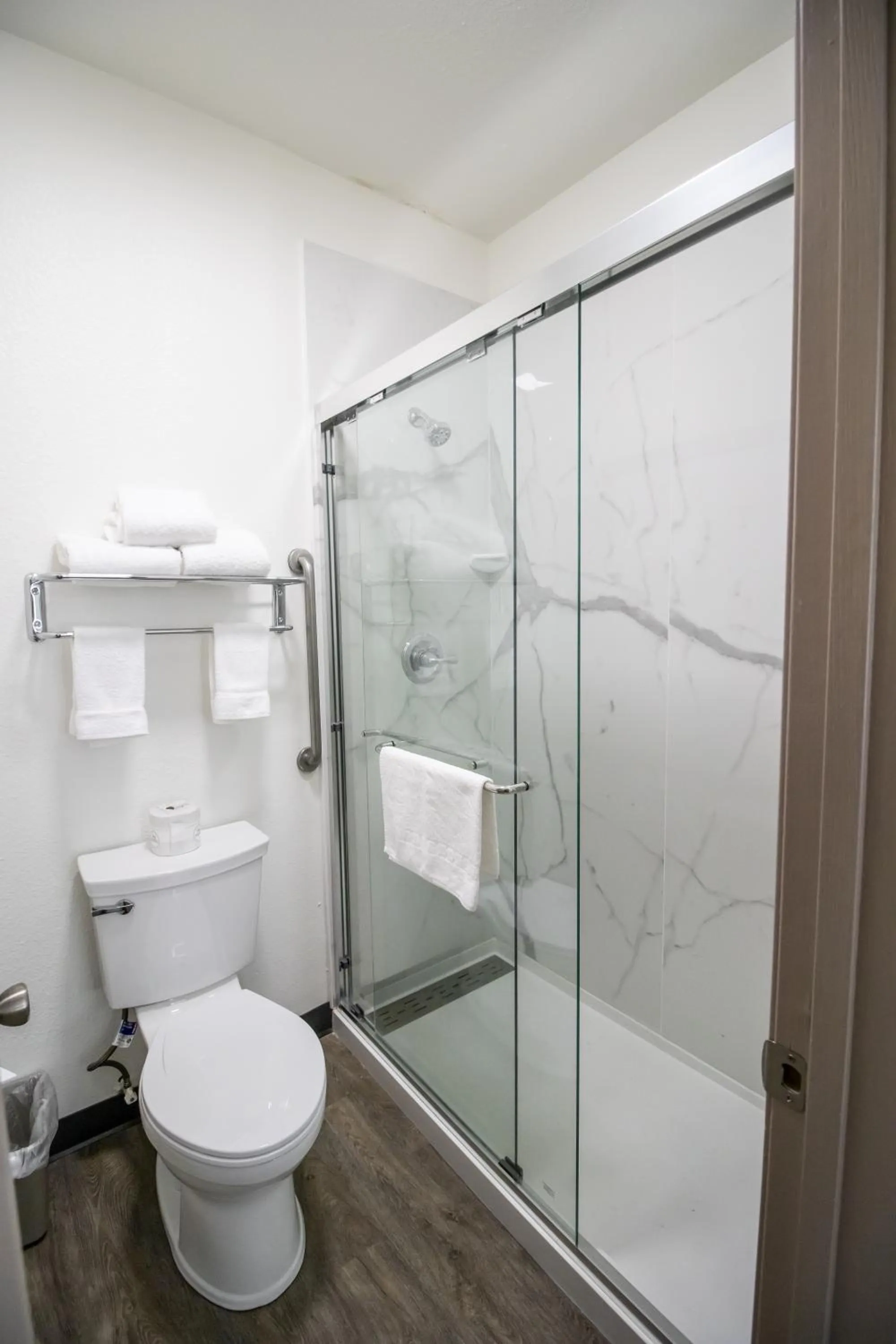 Shower in The Tillamook Inn