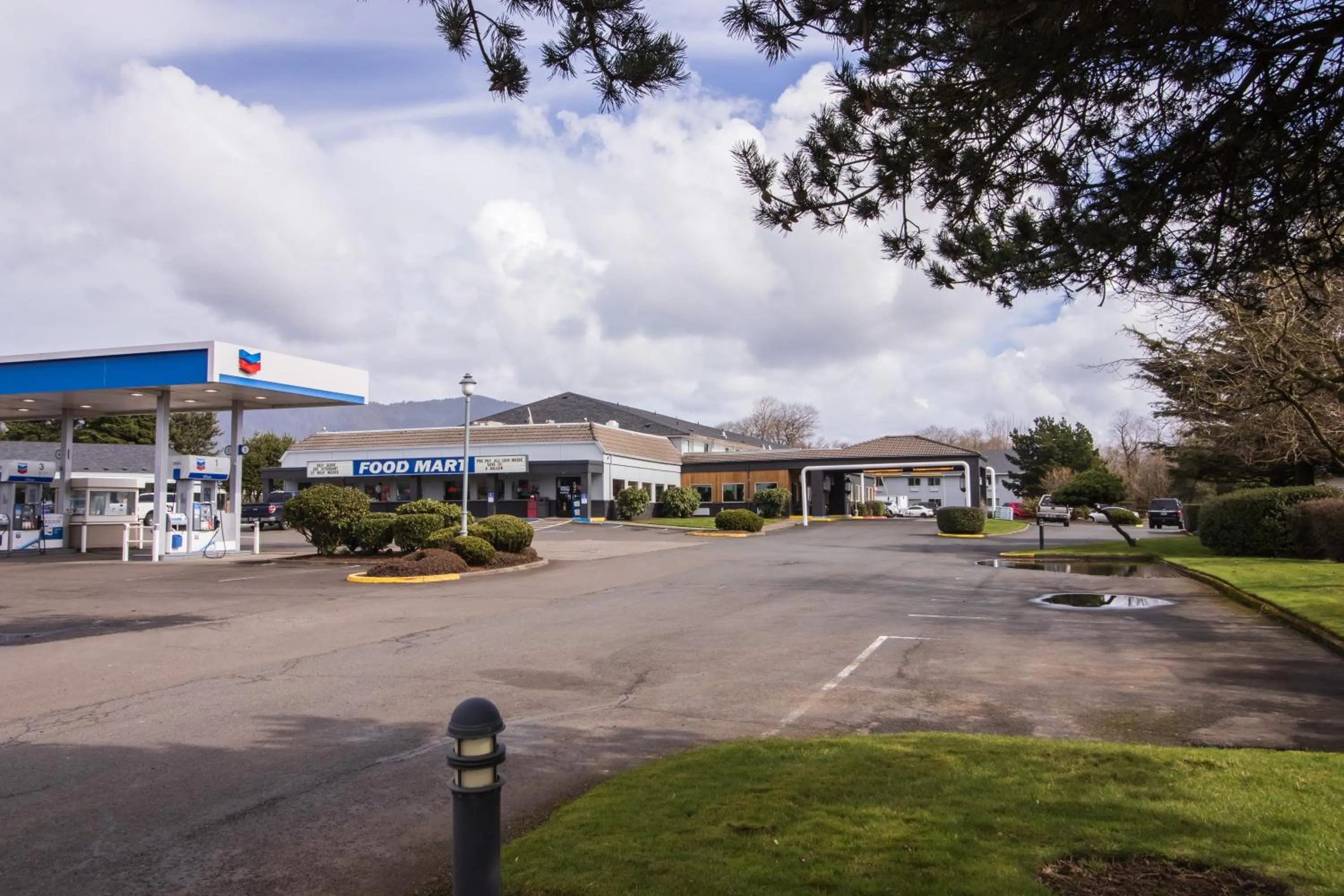 Property building in The Tillamook Inn