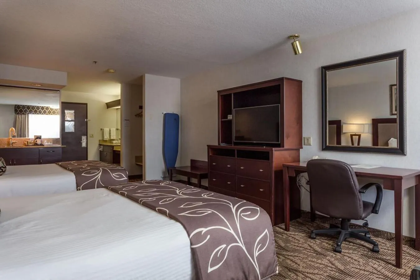 TV and multimedia in Shilo Inn Suites - Idaho Falls
