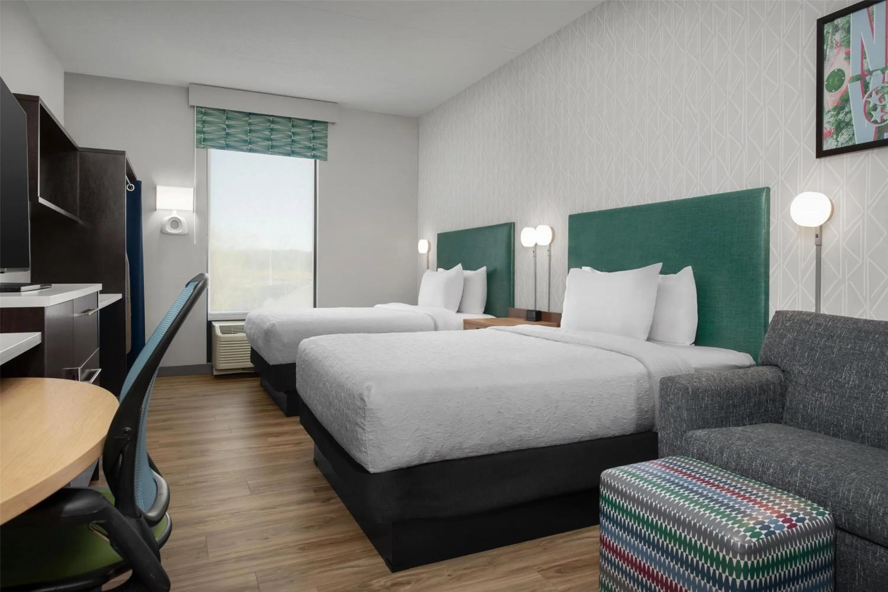 Living room, Bed in Home2 Suites Nashville Airport