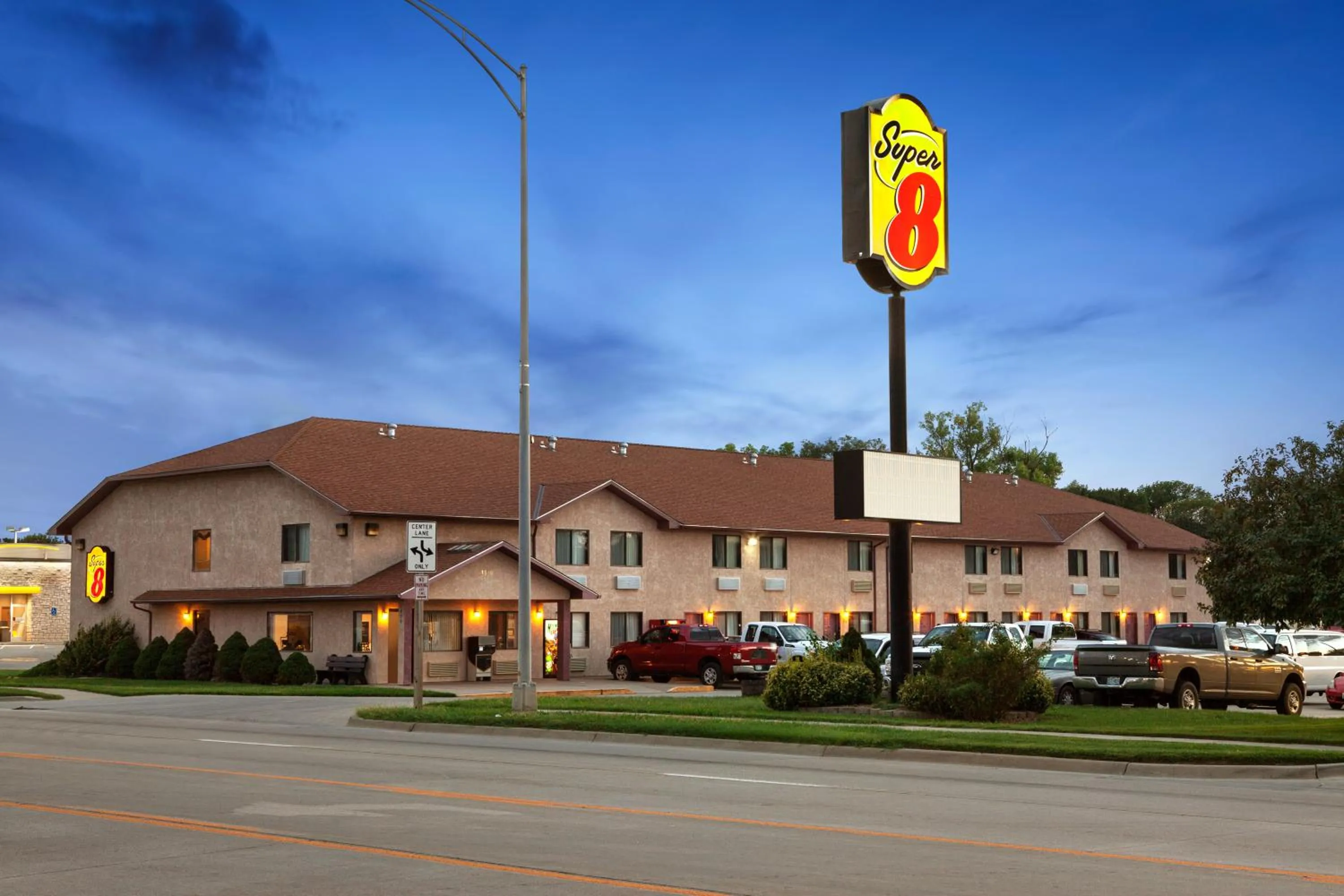 Facade/entrance in Super 8 by Wyndham Concordia