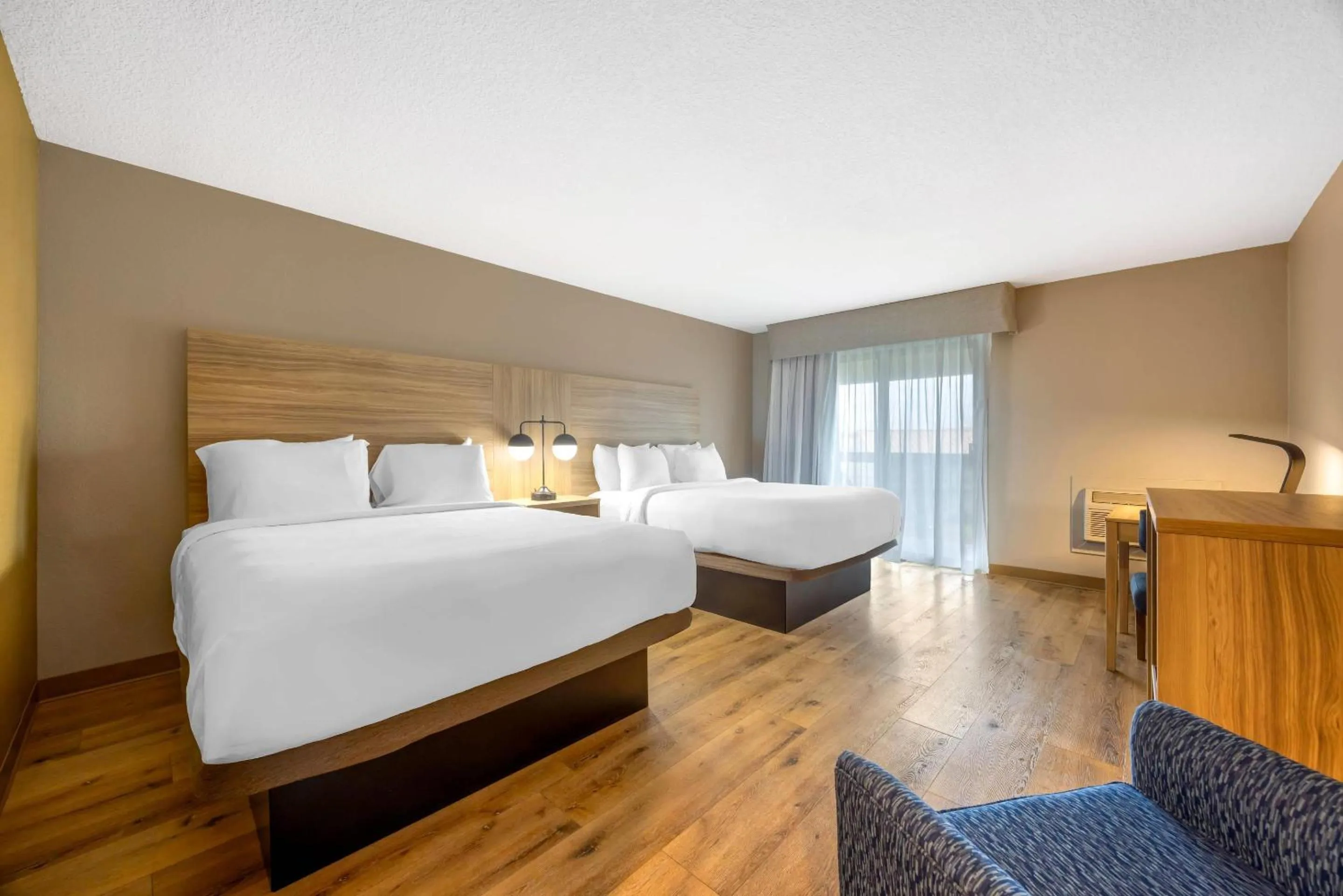 Bedroom, Bed in Columbia River Hotel and Conference Center, an Ascend Collection Hotel