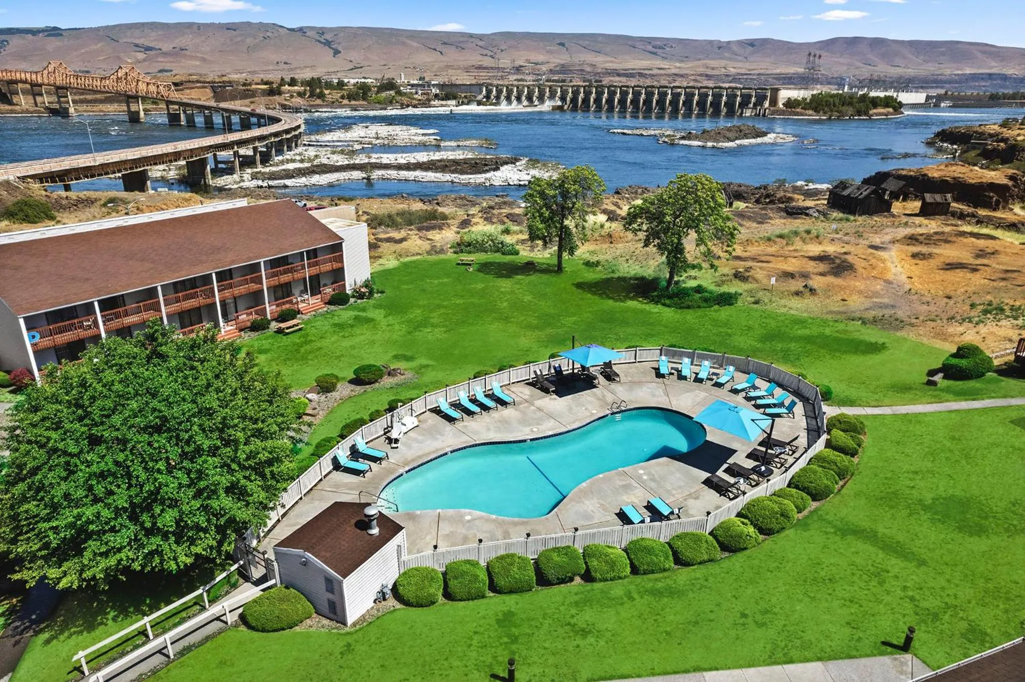 Property building in Columbia River Hotel and Conference Center, an Ascend Collection Hotel