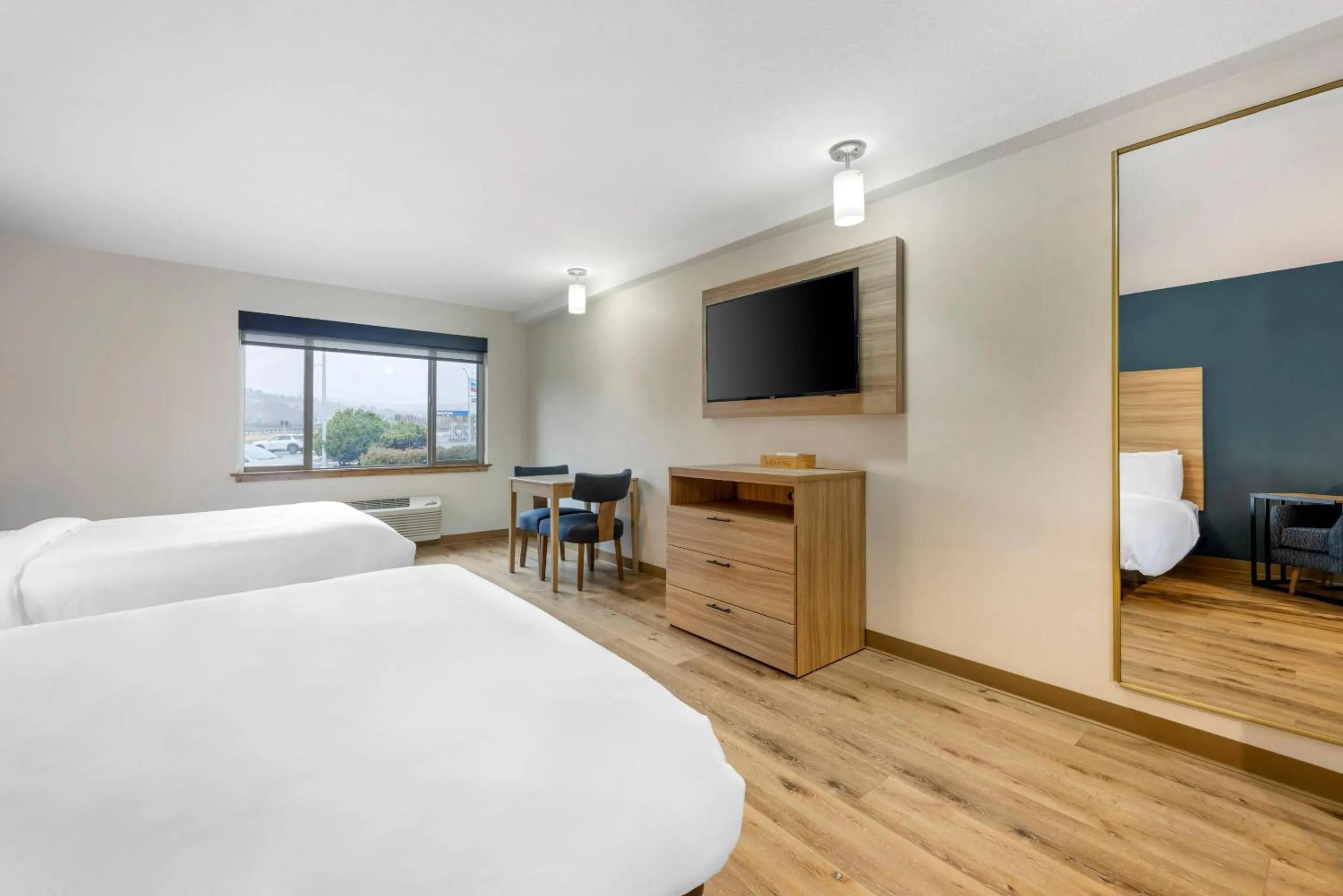 Bedroom, Bed in Columbia River Hotel and Conference Center, an Ascend Collection Hotel