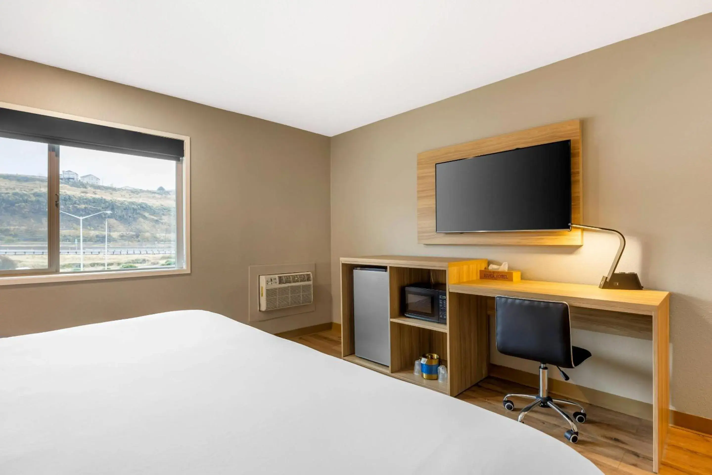 Bedroom, Bed in Columbia River Hotel and Conference Center, an Ascend Collection Hotel Bedroom, Bed in Columbia River Hotel and Conference Center, an Ascend Collection Hotel