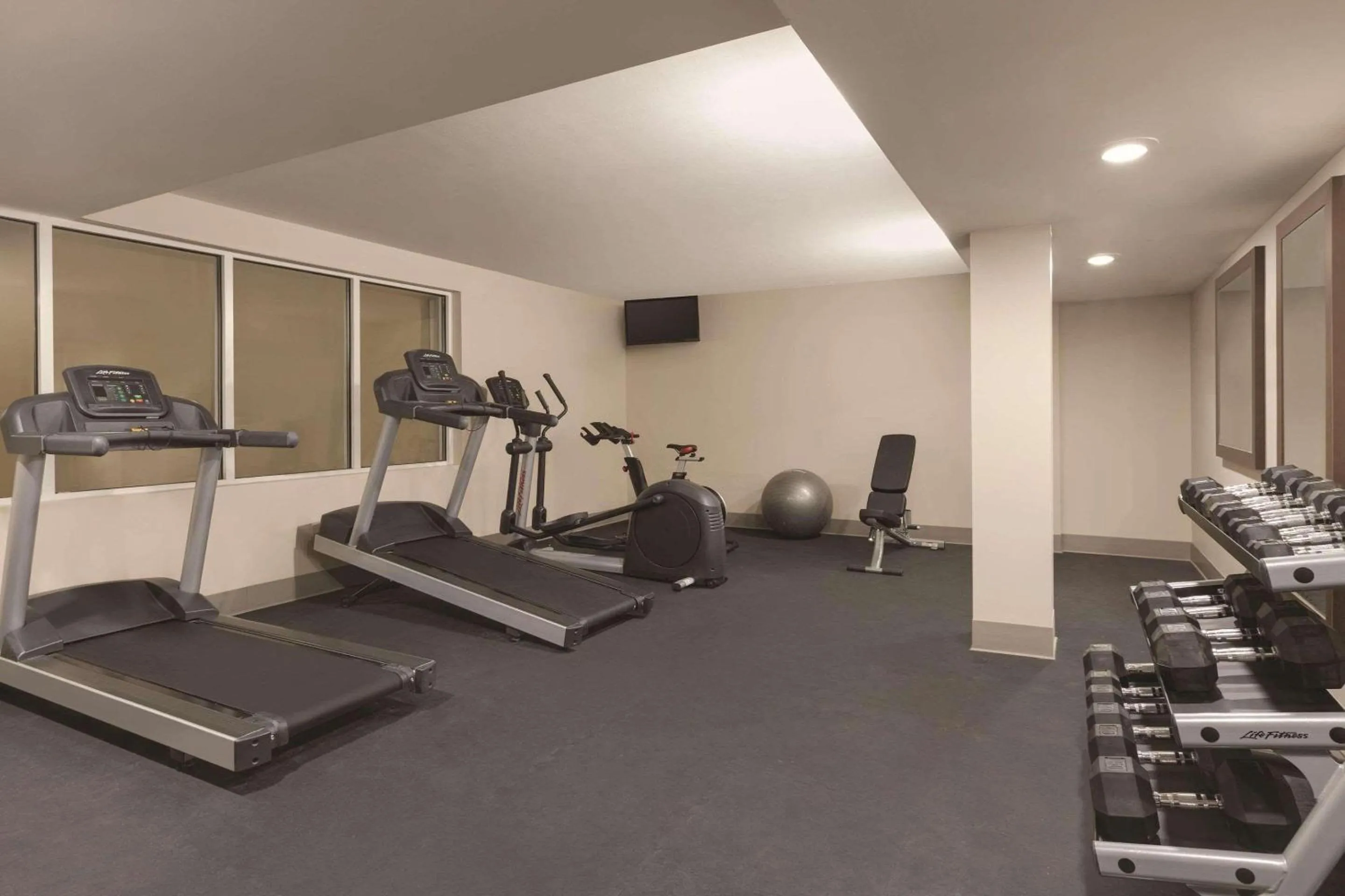 Fitness centre/facilities in Country Inn & Suites by Radisson, Macon West, GA