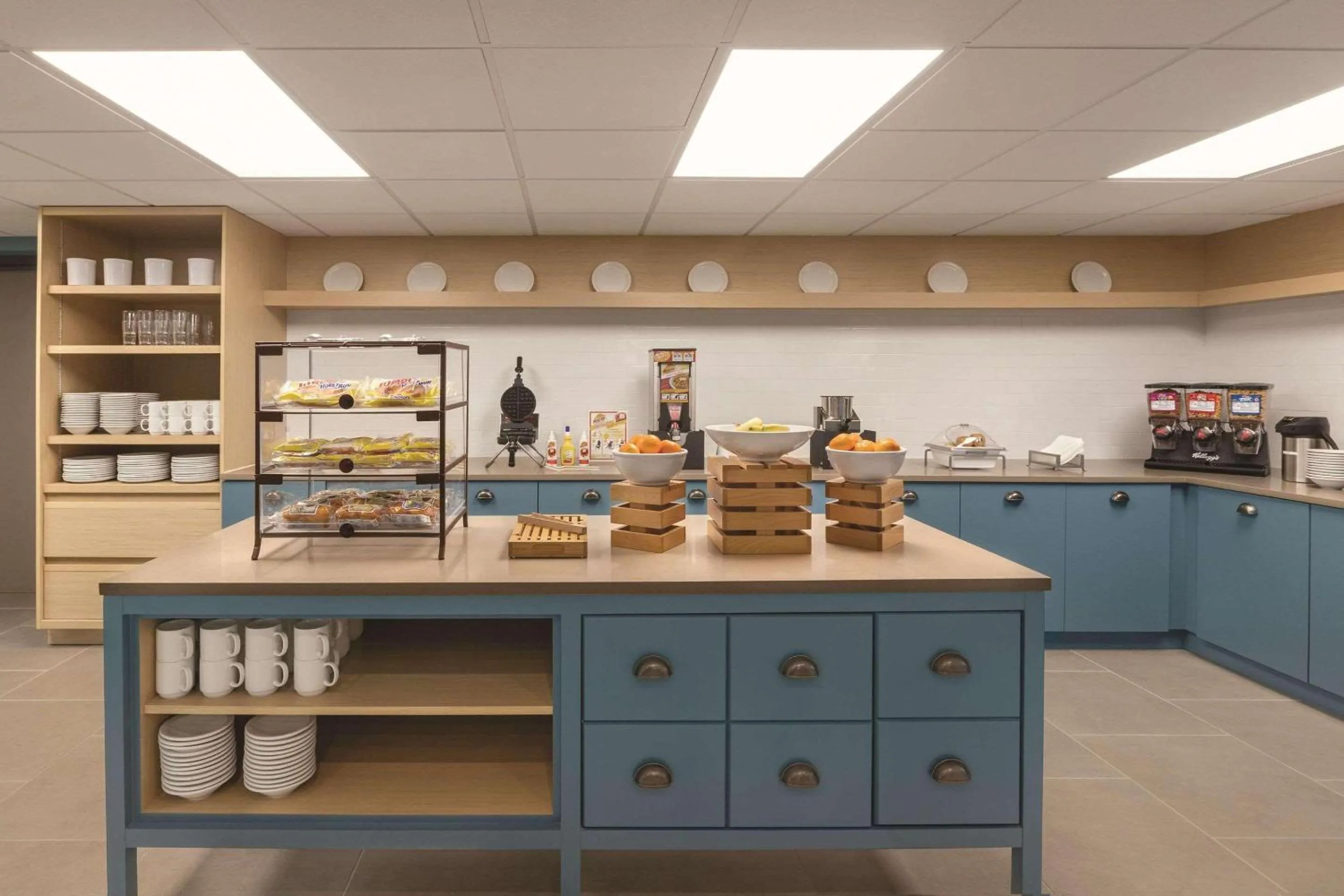 Breakfast in Country Inn & Suites by Radisson, Macon West, GA