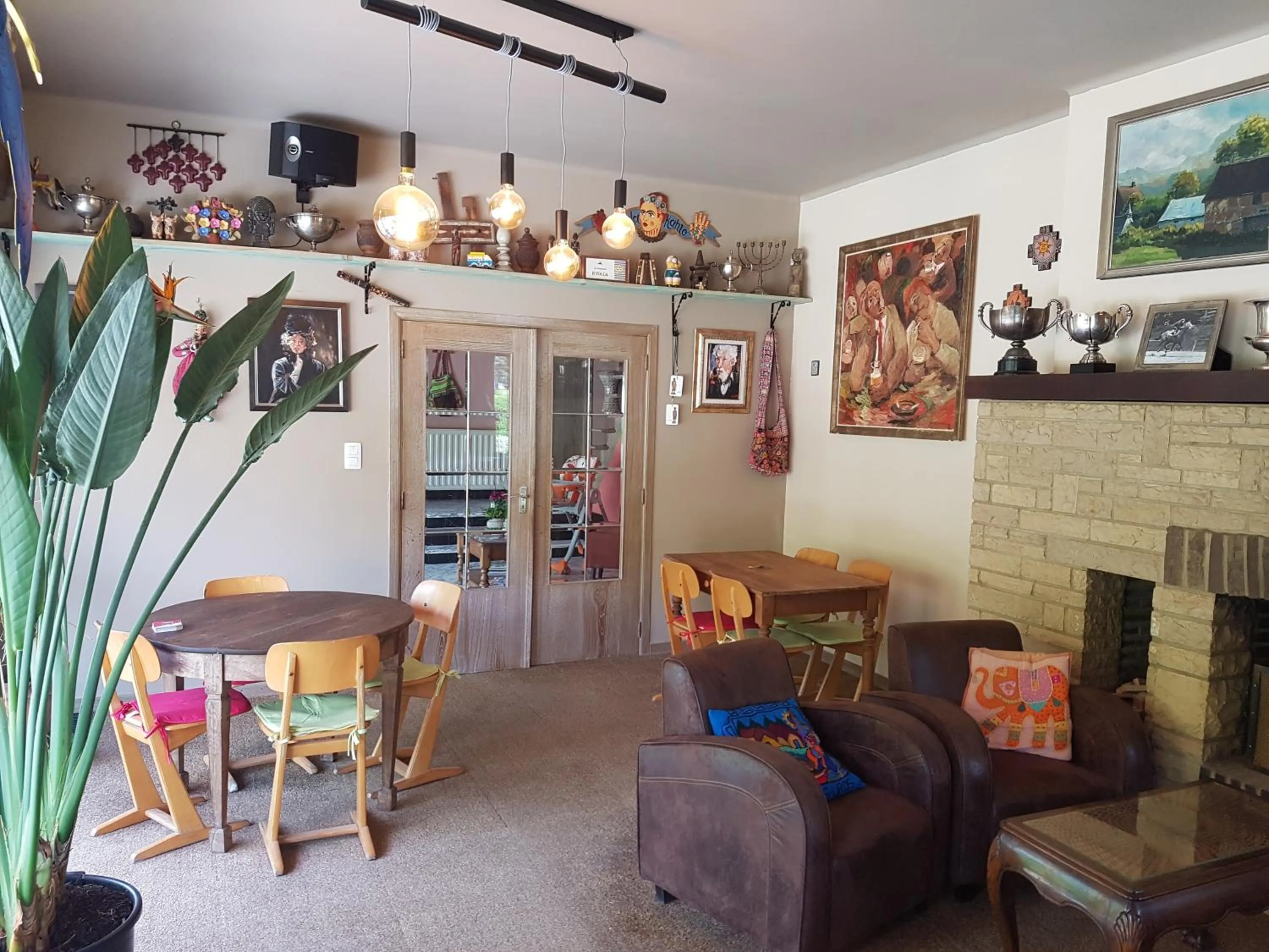 Restaurant/places to eat in Auberge RIO