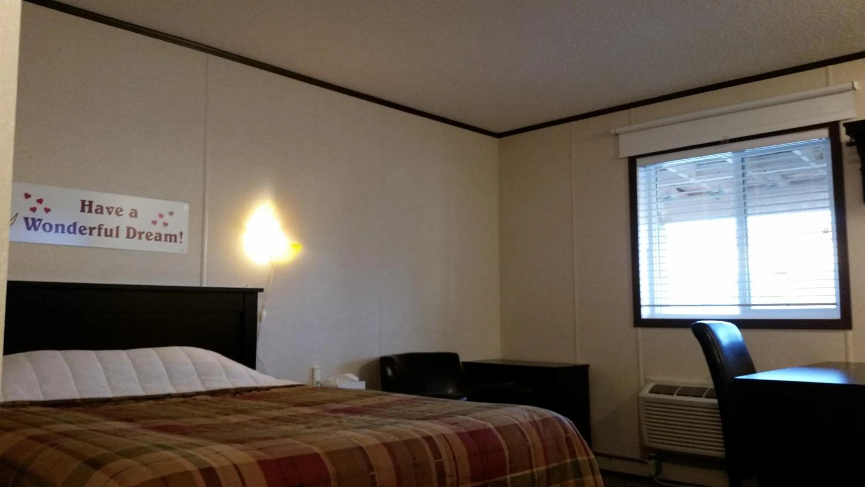 Bed in Bear's Den Lodge