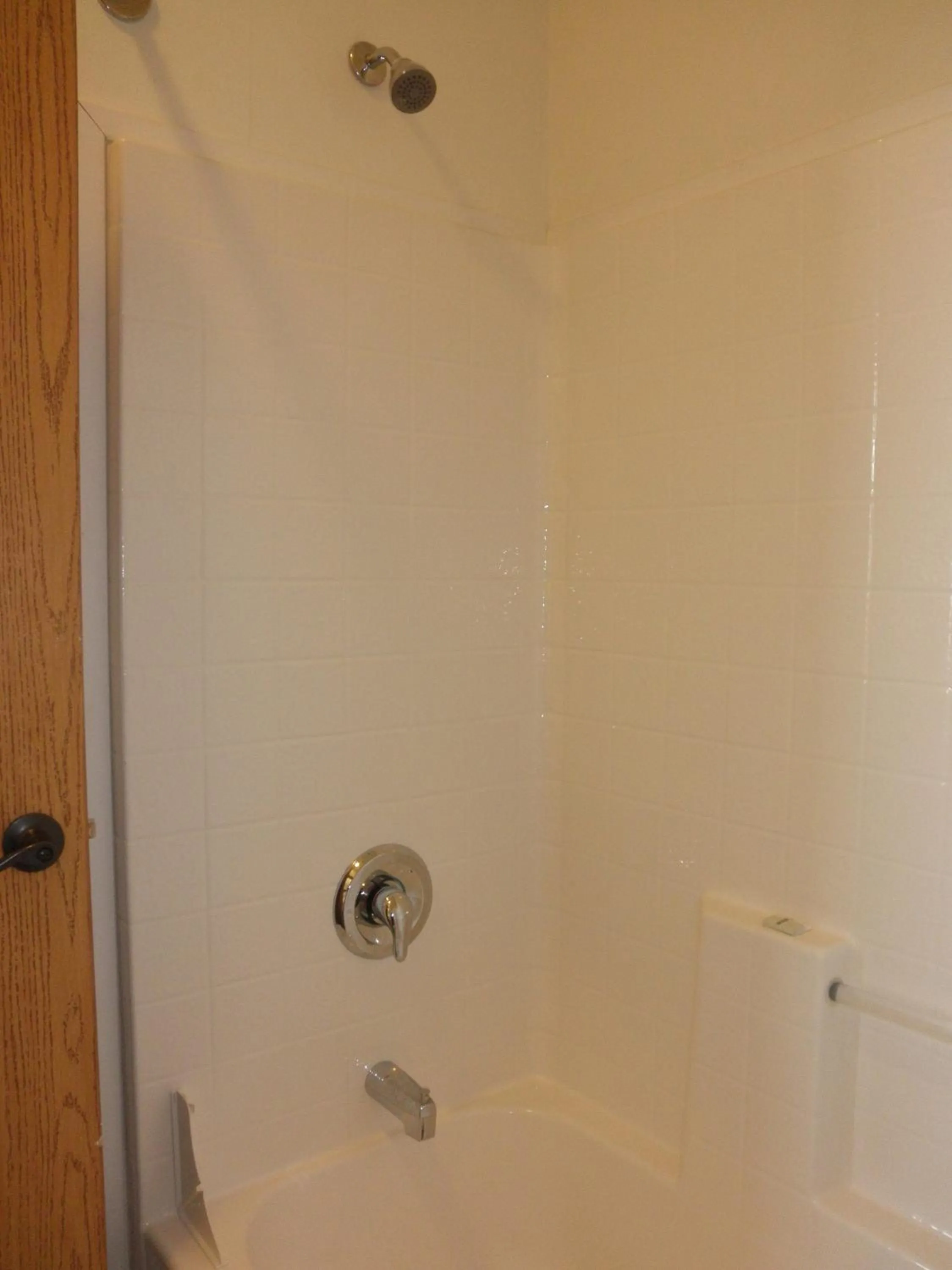 Shower in Bear's Den Lodge