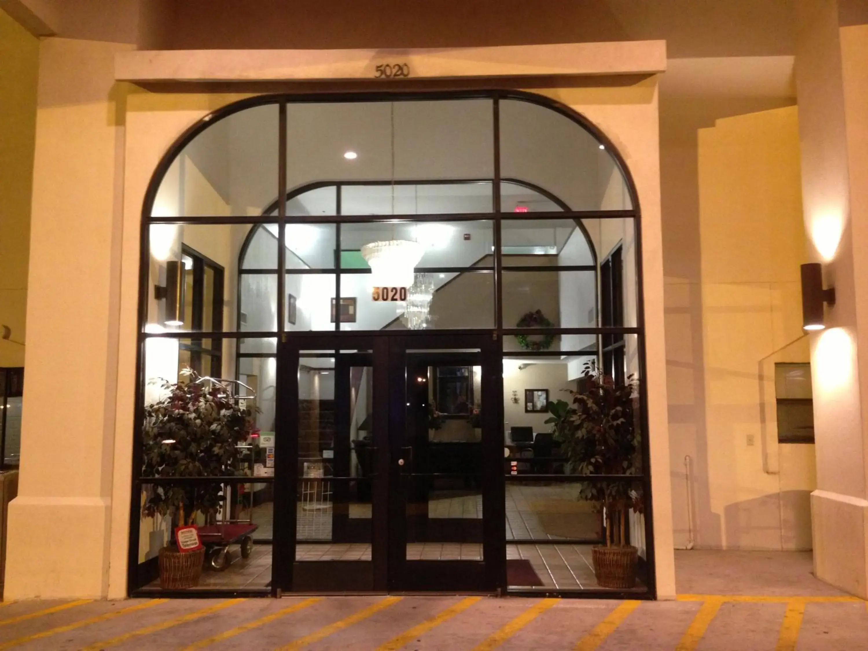 Facade/entrance in Brentwood Inn & Suites Facade/entrance in Brentwood Inn & Suites