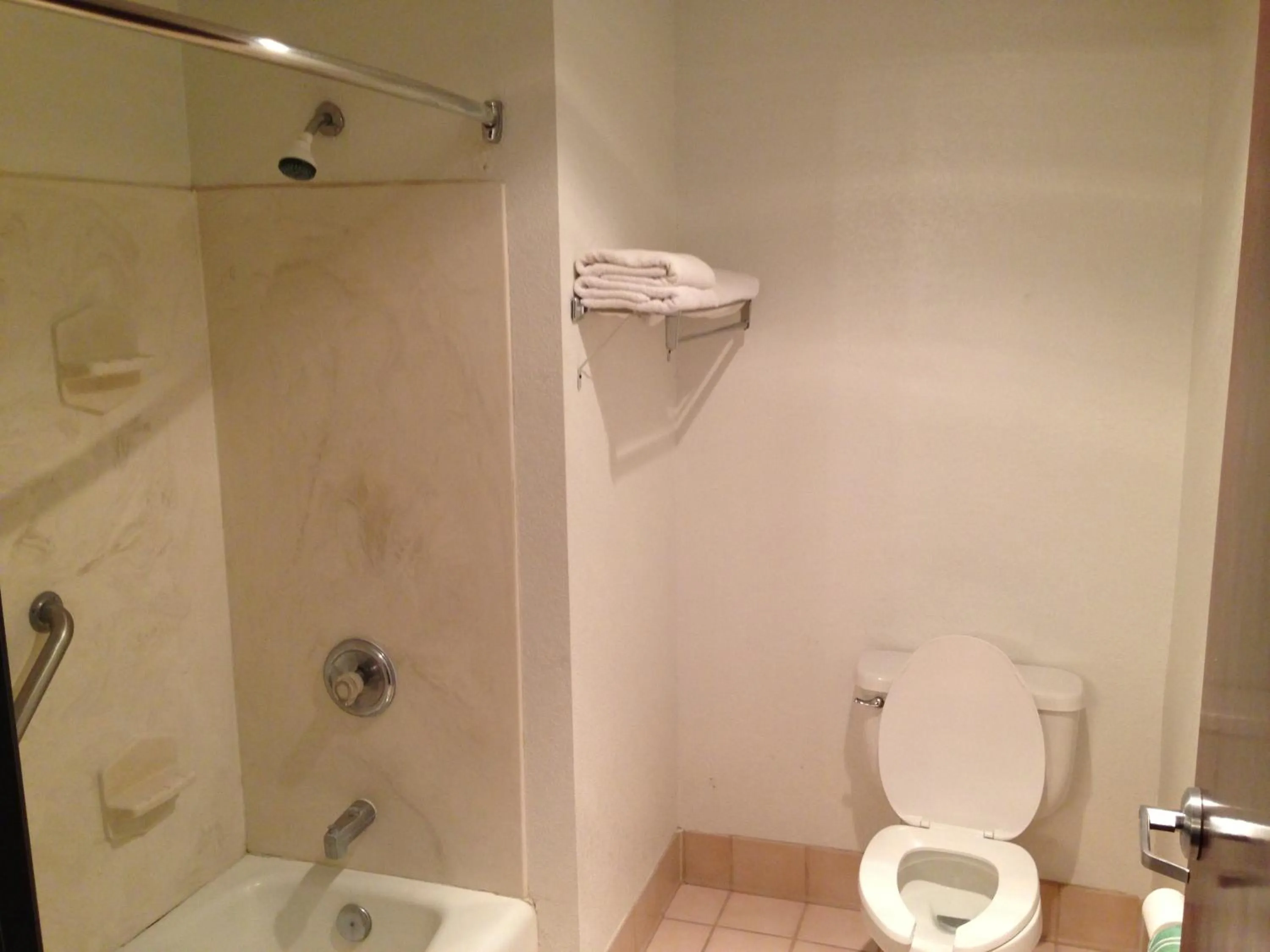 Bathroom in Brentwood Inn & Suites