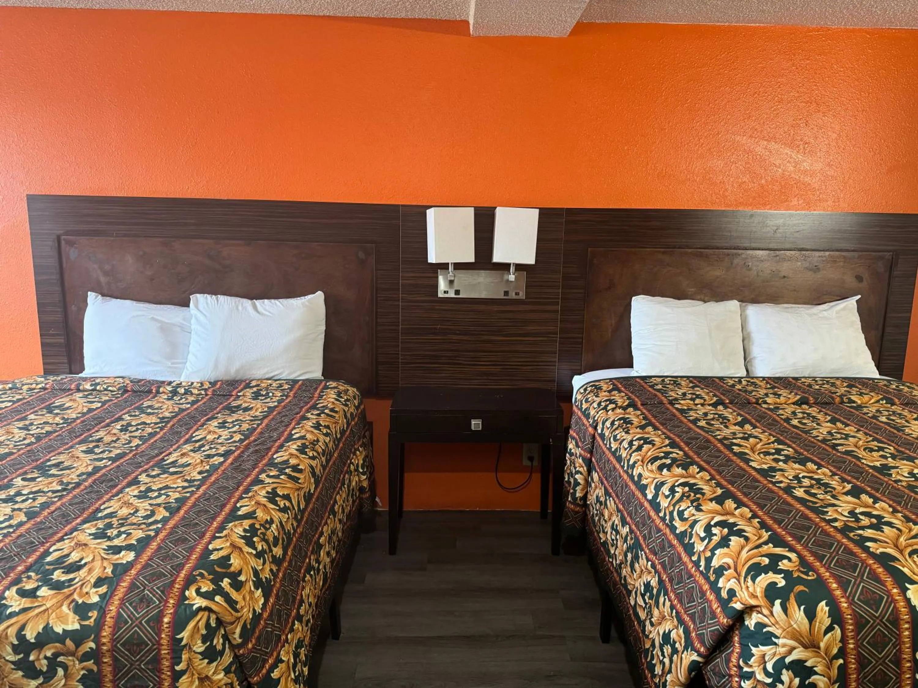 Bed in Nampa Inn & Suites
