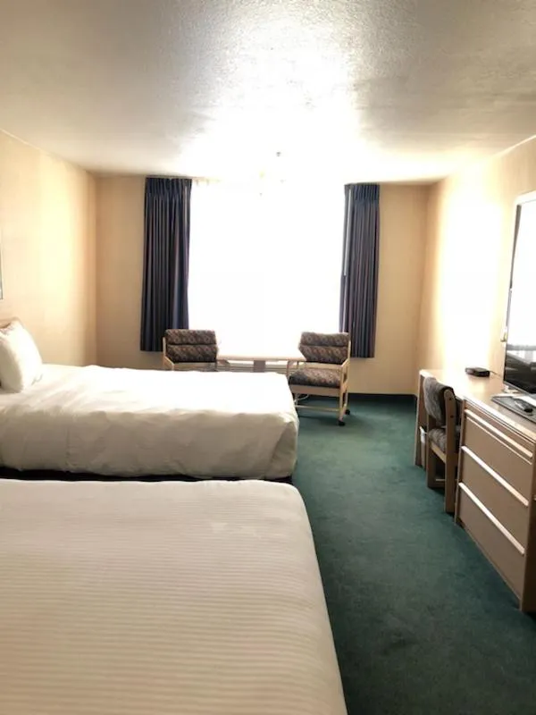 Photo of the whole room, Bed in Shilo Inn Mammoth Lakes